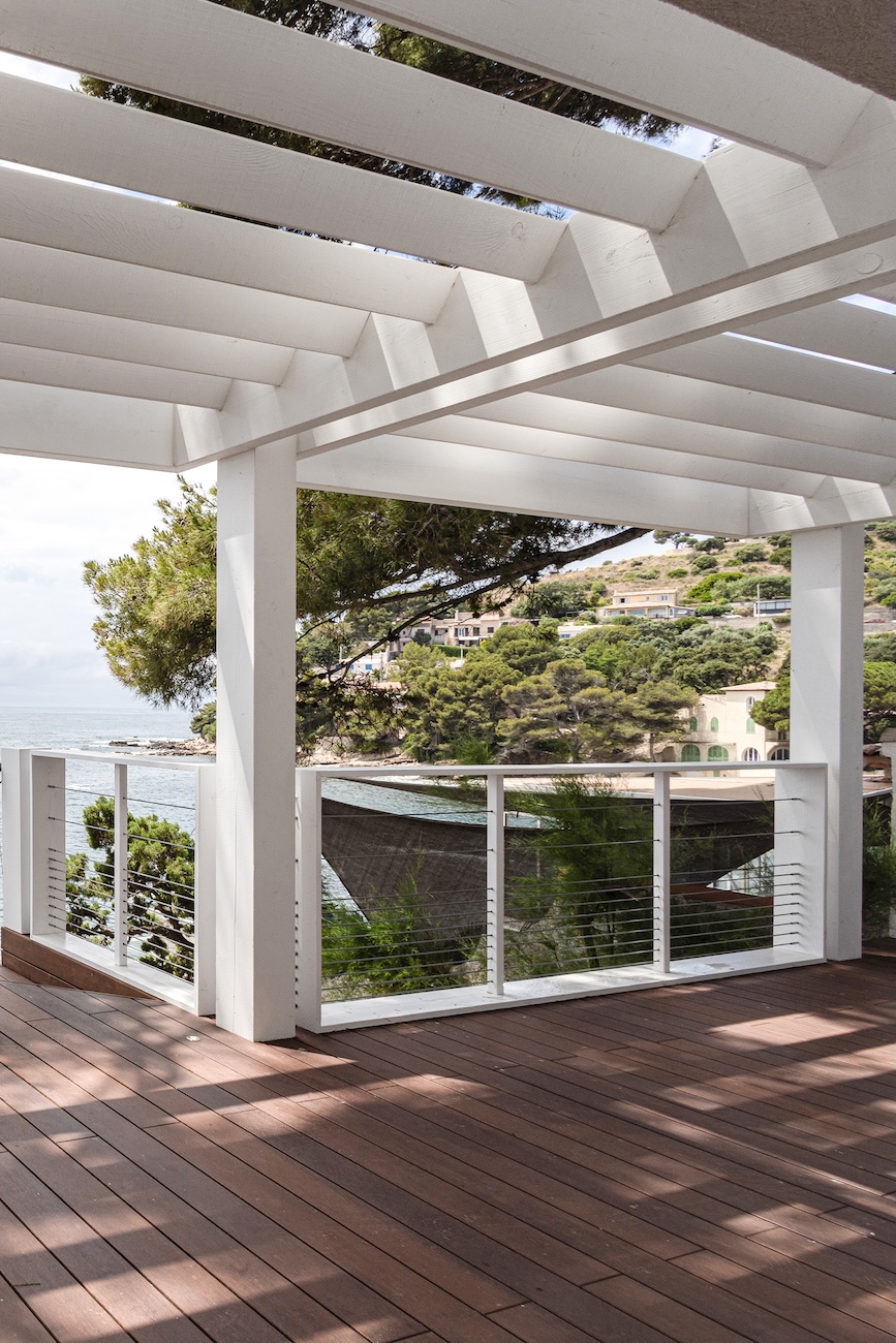 terrasse avec pergola blanche vue mer terrasse avec pergola blanche vue mer