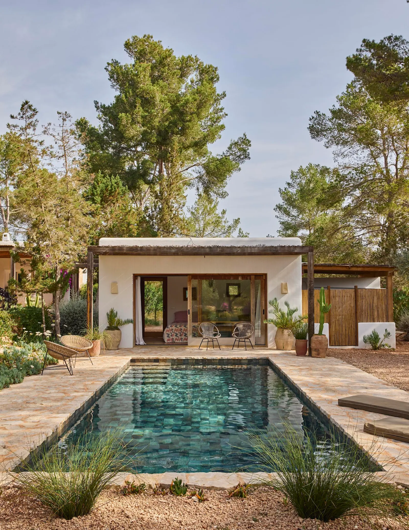 pool house maison Ibiza décoration contemporaine pool house maison Ibiza décoration contemporaine