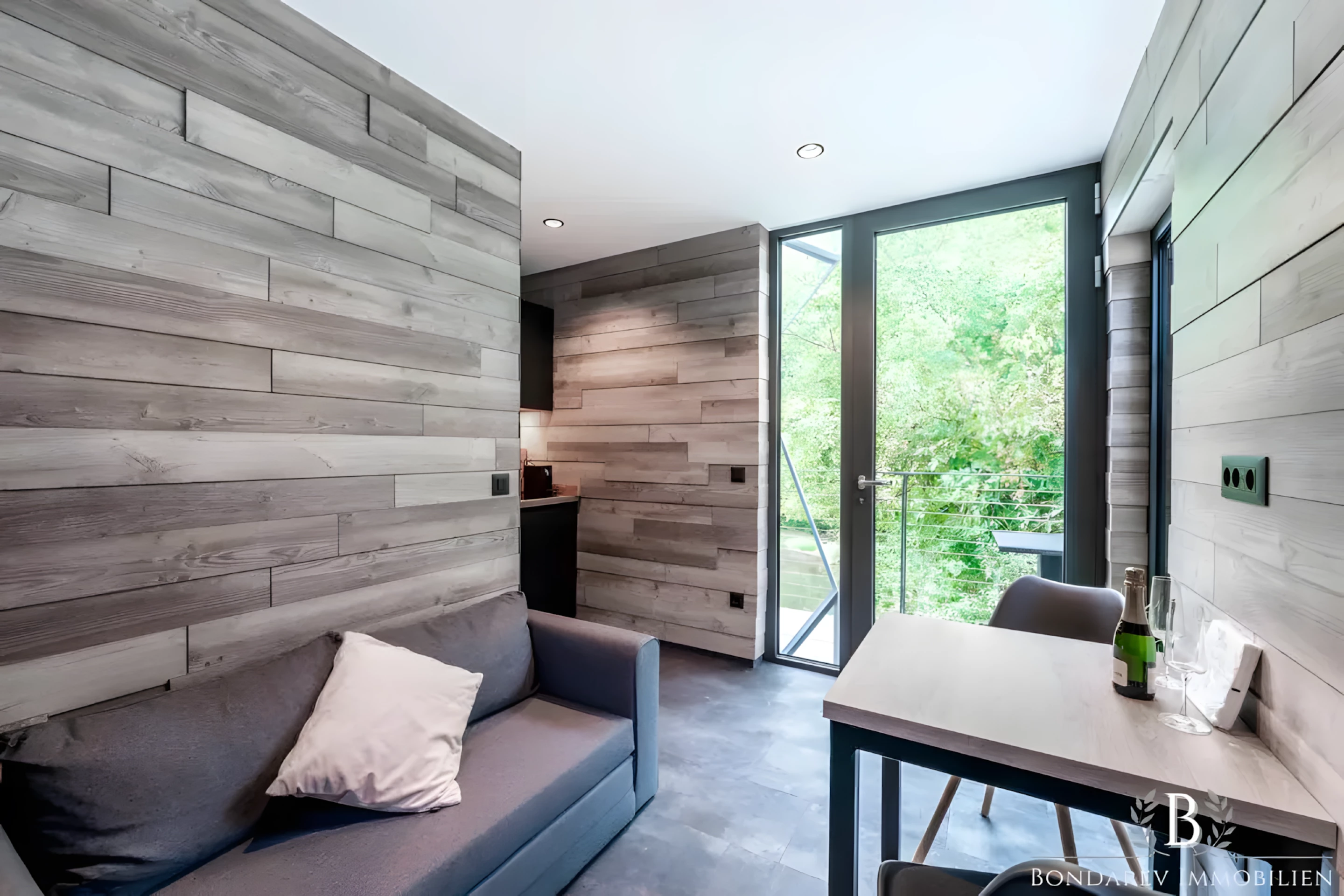 salon et cuisine petite maison 50m2 sur trois niveaux DQ Tower