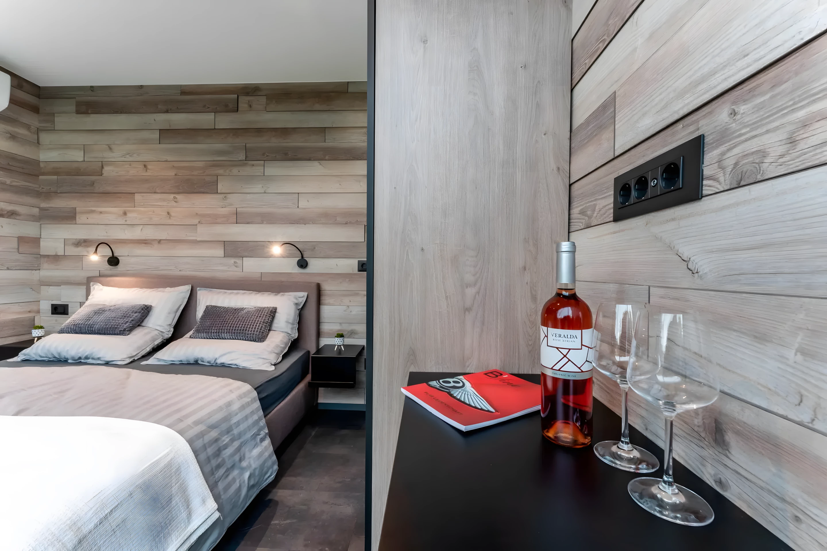 chambre murs bois