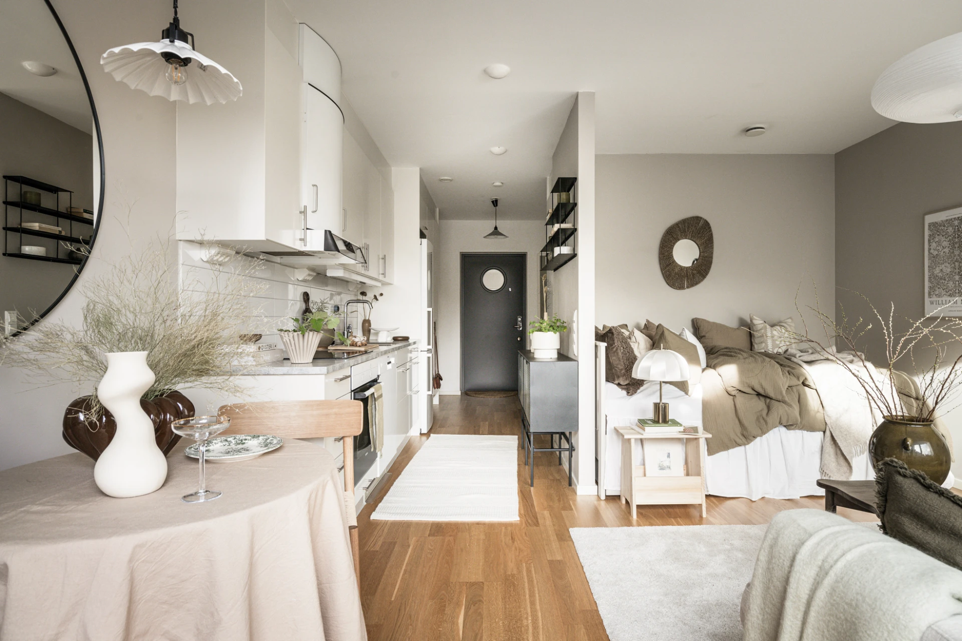 studio 30m2 avec alcôve pour le lit décoration contemporaine beige