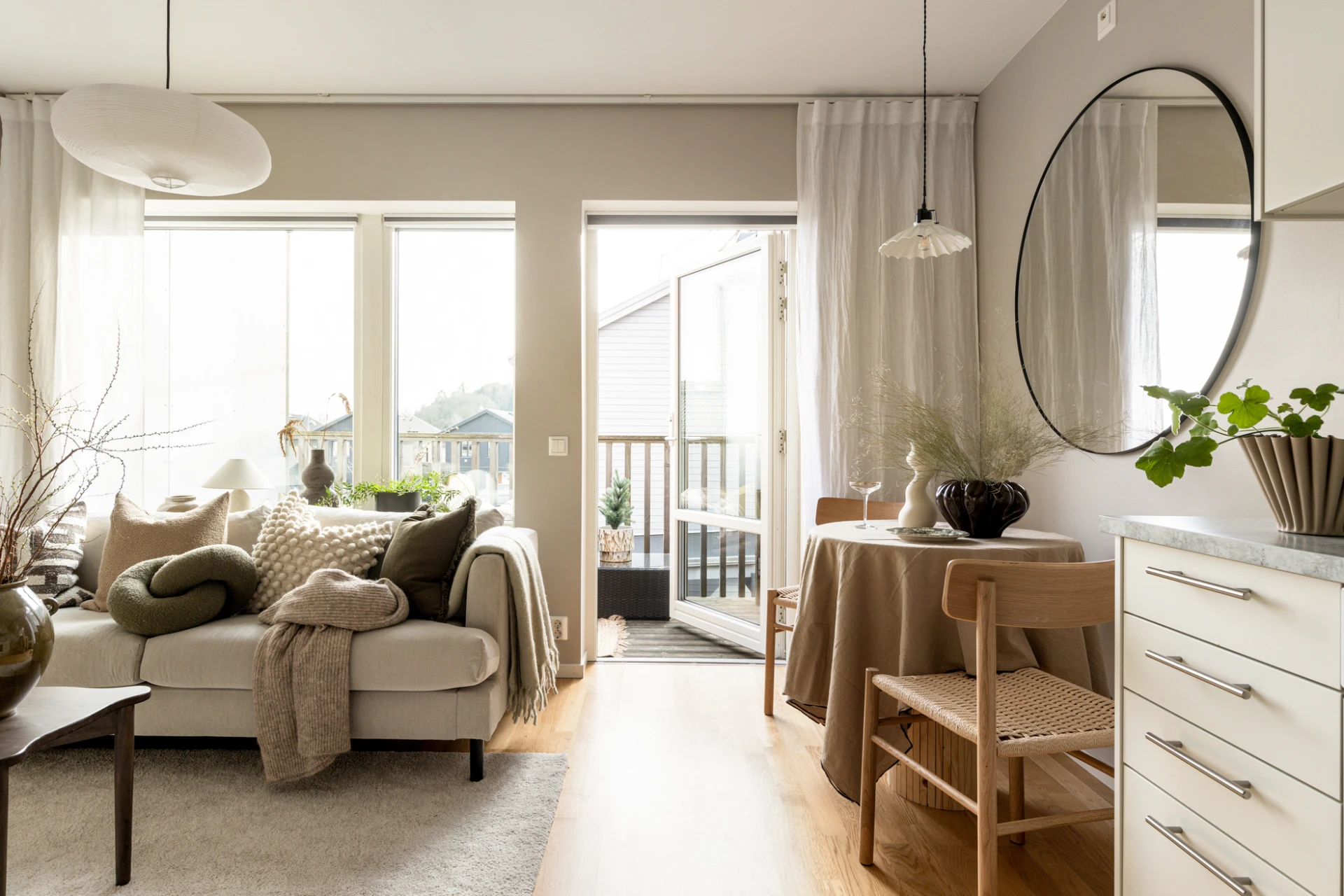 salon studio 30m2 avec alcôve pour le lit décoration contemporaine beige