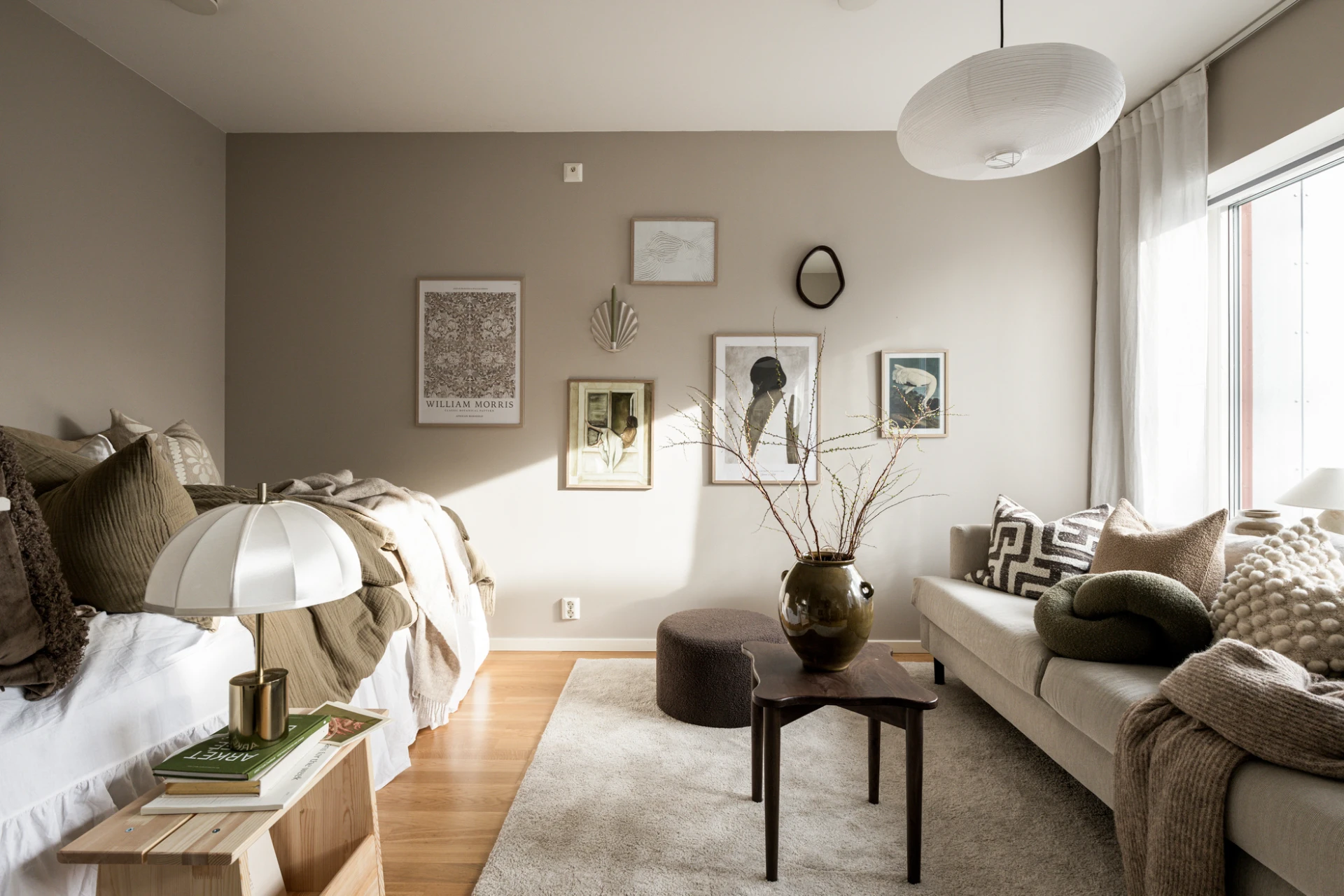 studio 30m2 avec alcôve pour le lit décoration contemporaine beige