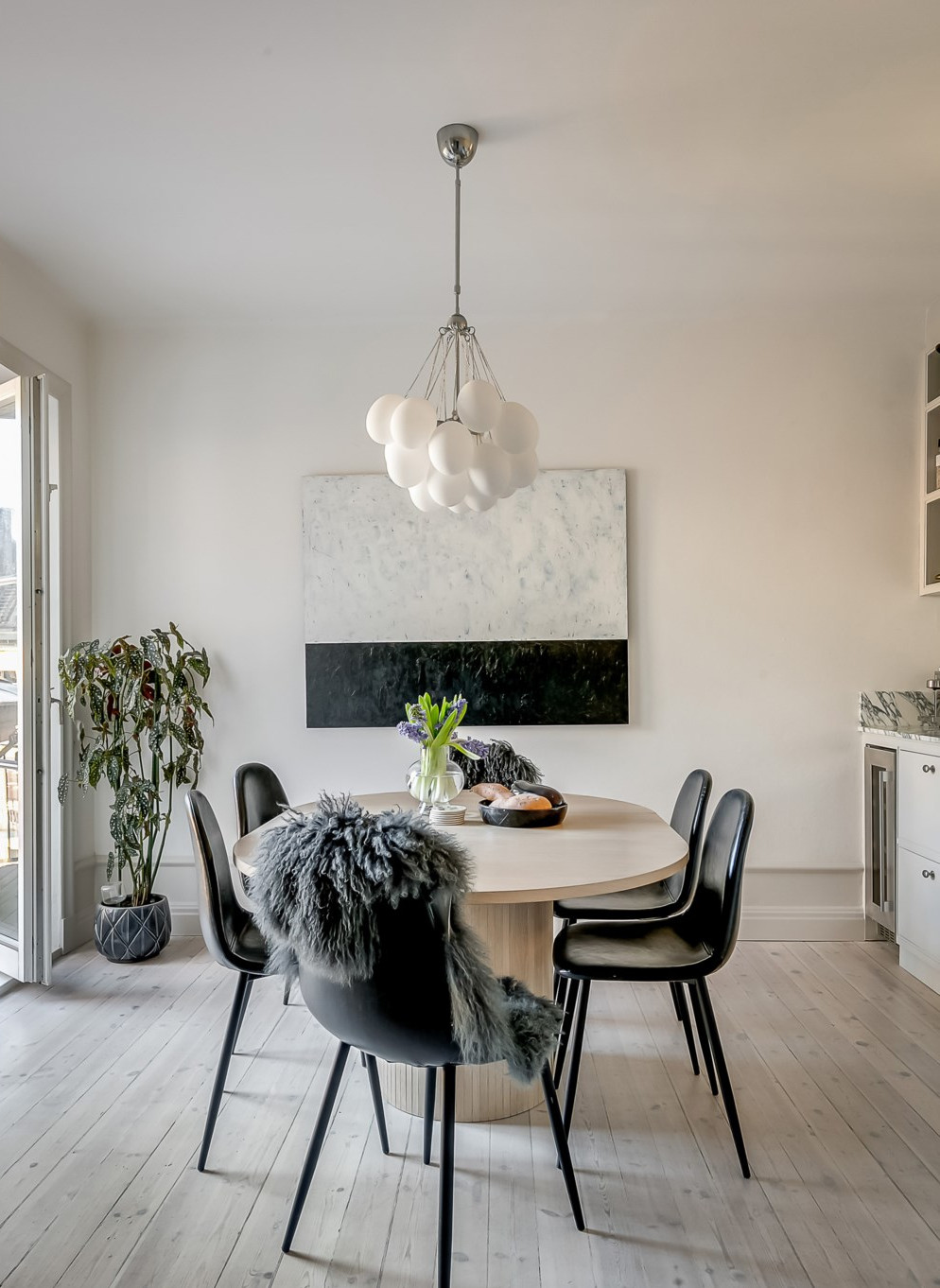 cuisine vaste studio de 54m2 optimisé grâce à une solution IKEA