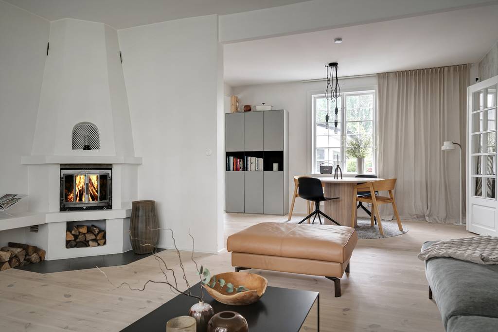 salon décoration scandinave avec canapé gris et cheminée salon décoration scandinave avec canapé gris et cheminée