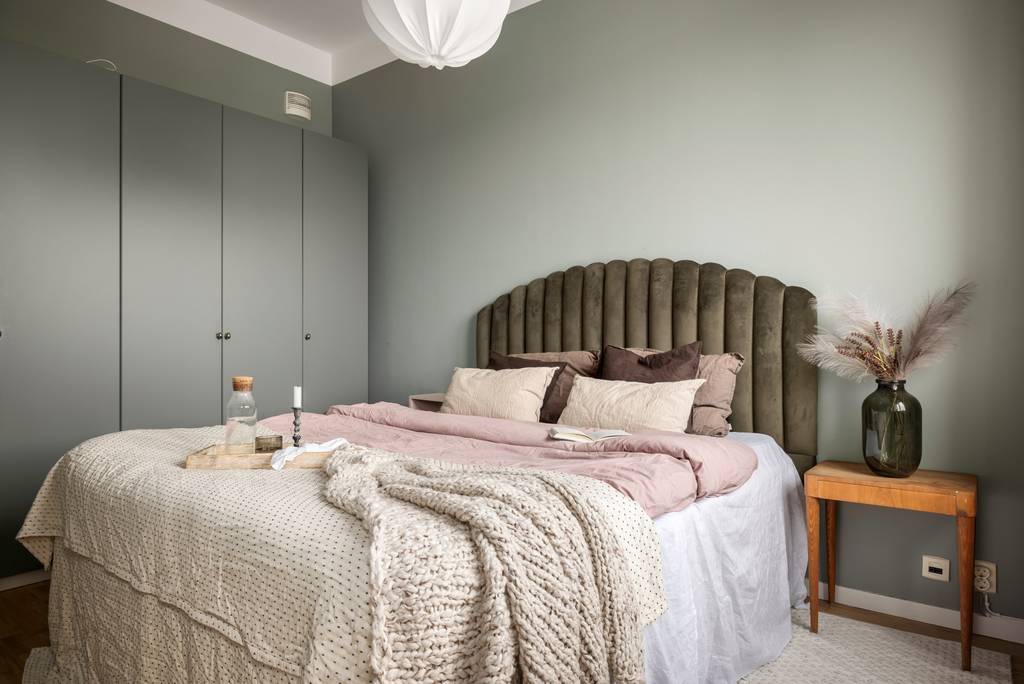 chambre murs gris vert kaki