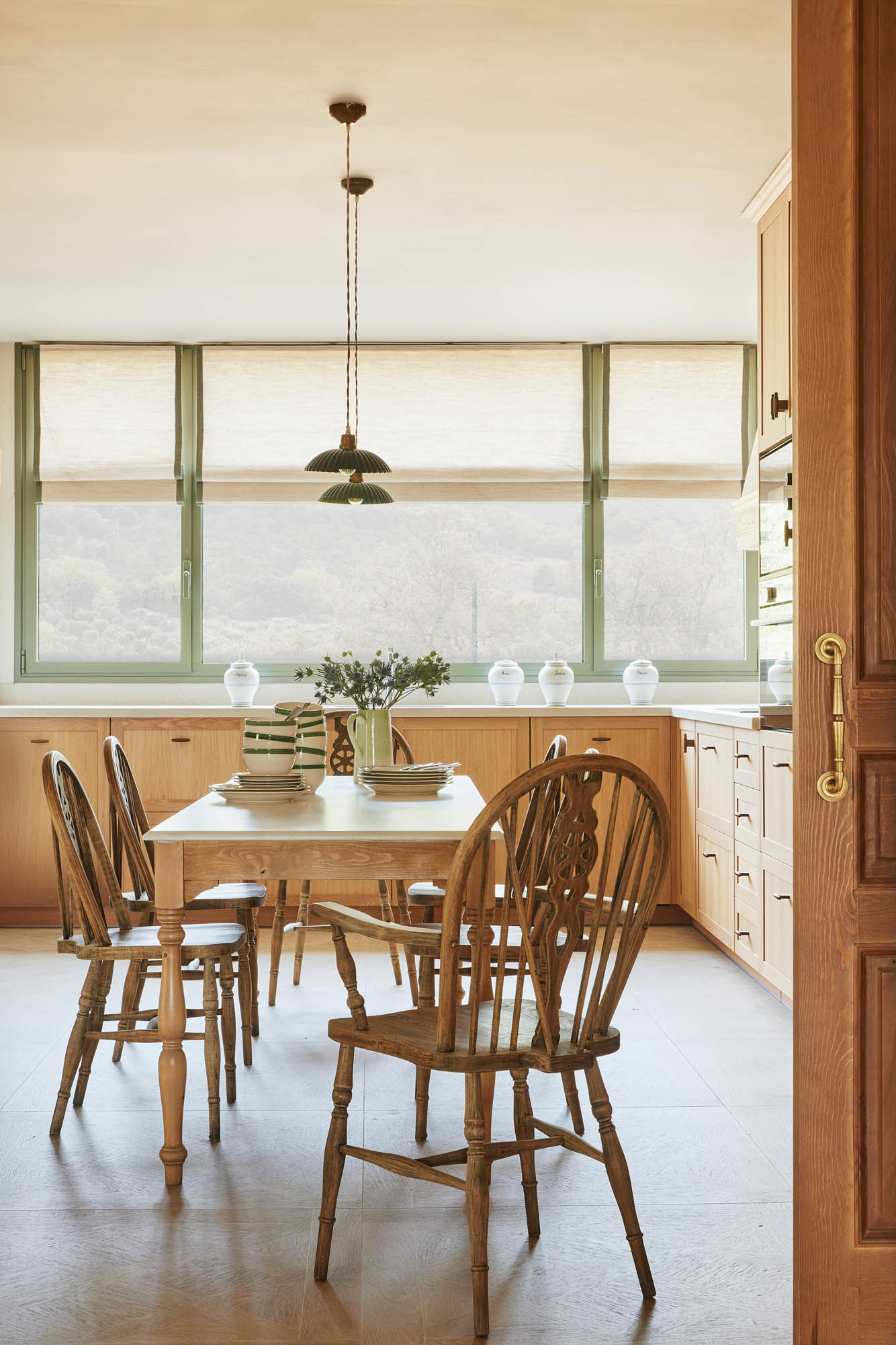 cuisine avec espace repas décoration classique chic