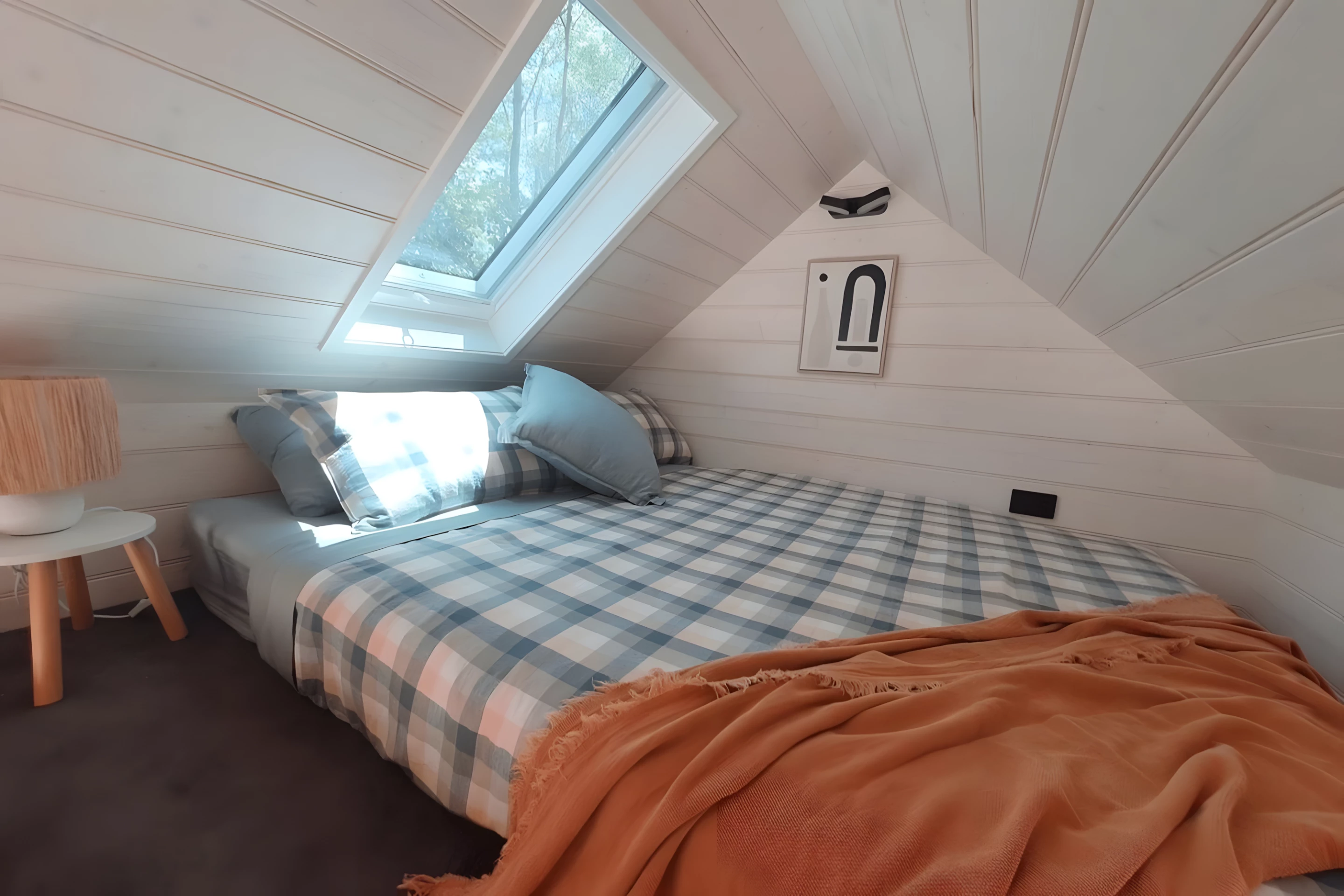 chambre mansardée sur mezzanine avec velux mini maison mobile chambre mansardée sur mezzanine avec velux mini maison mobile