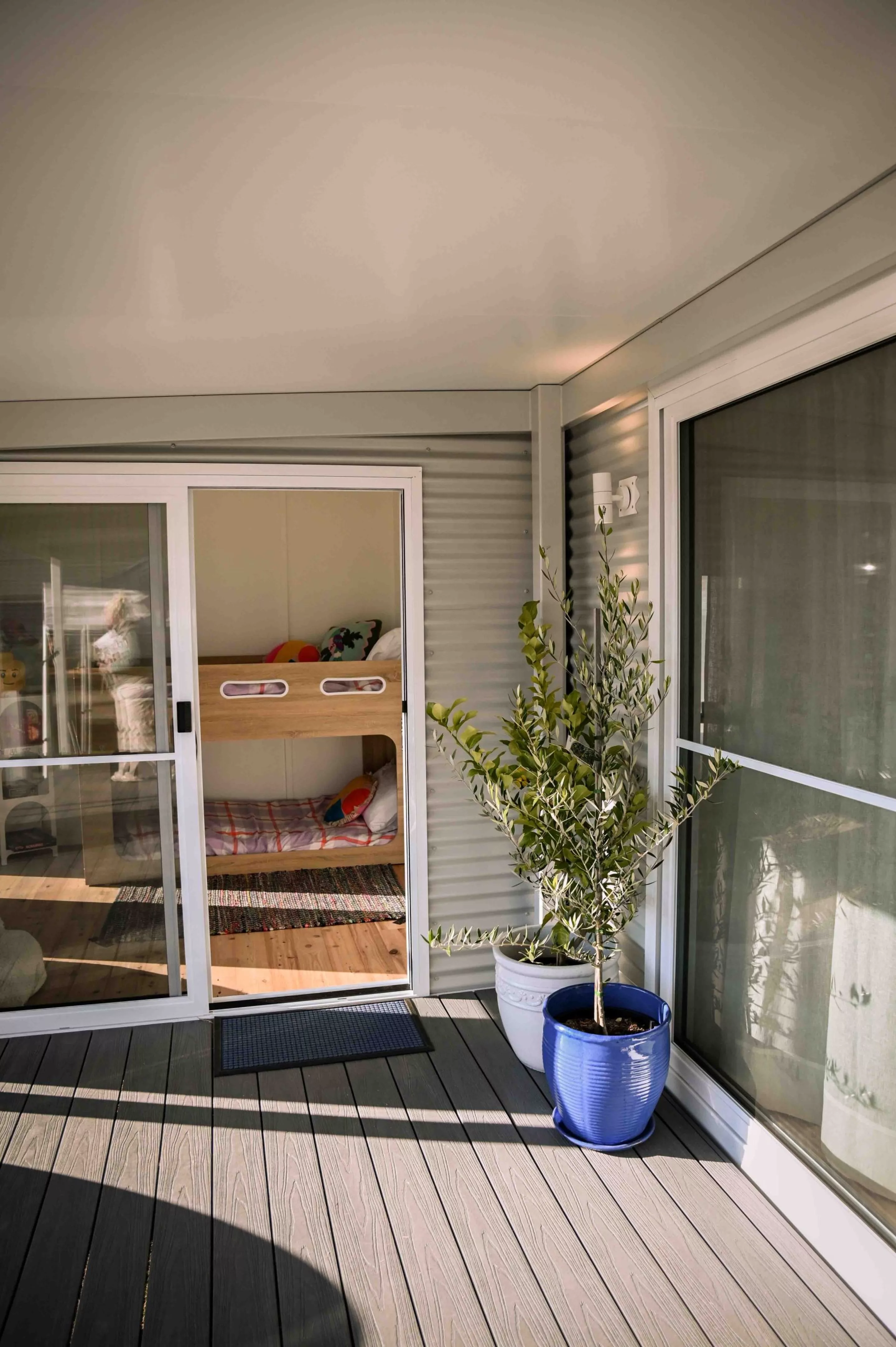 tiny house double avec une terrasse Bowerbird par Unplgd Tiny Homes tiny house double avec une terrasse Bowerbird par Unplgd Tiny Homes