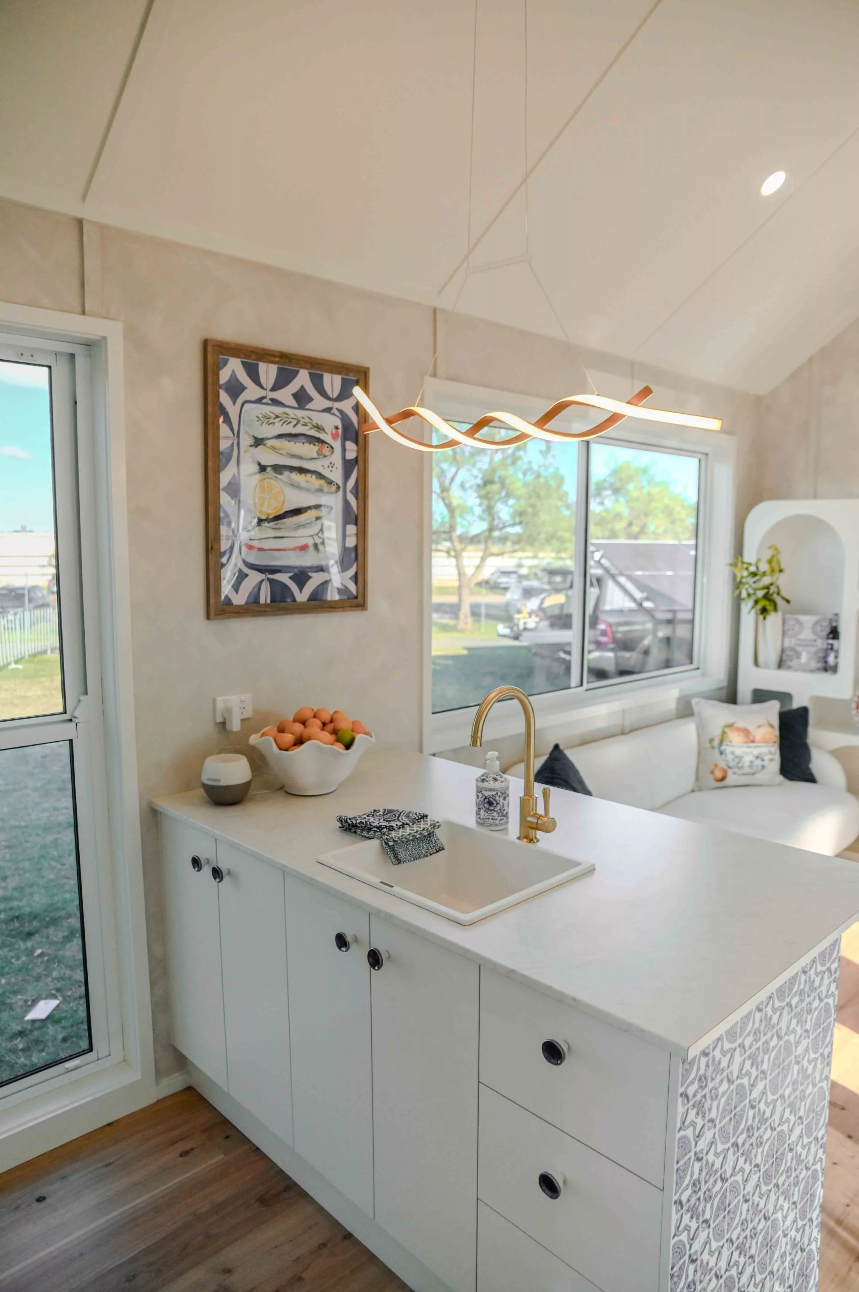 cuisine tiny house double avec une terrasse Bowerbird par Unplgd Tiny Homes cuisine tiny house double avec une terrasse Bowerbird par Unplgd Tiny Homes