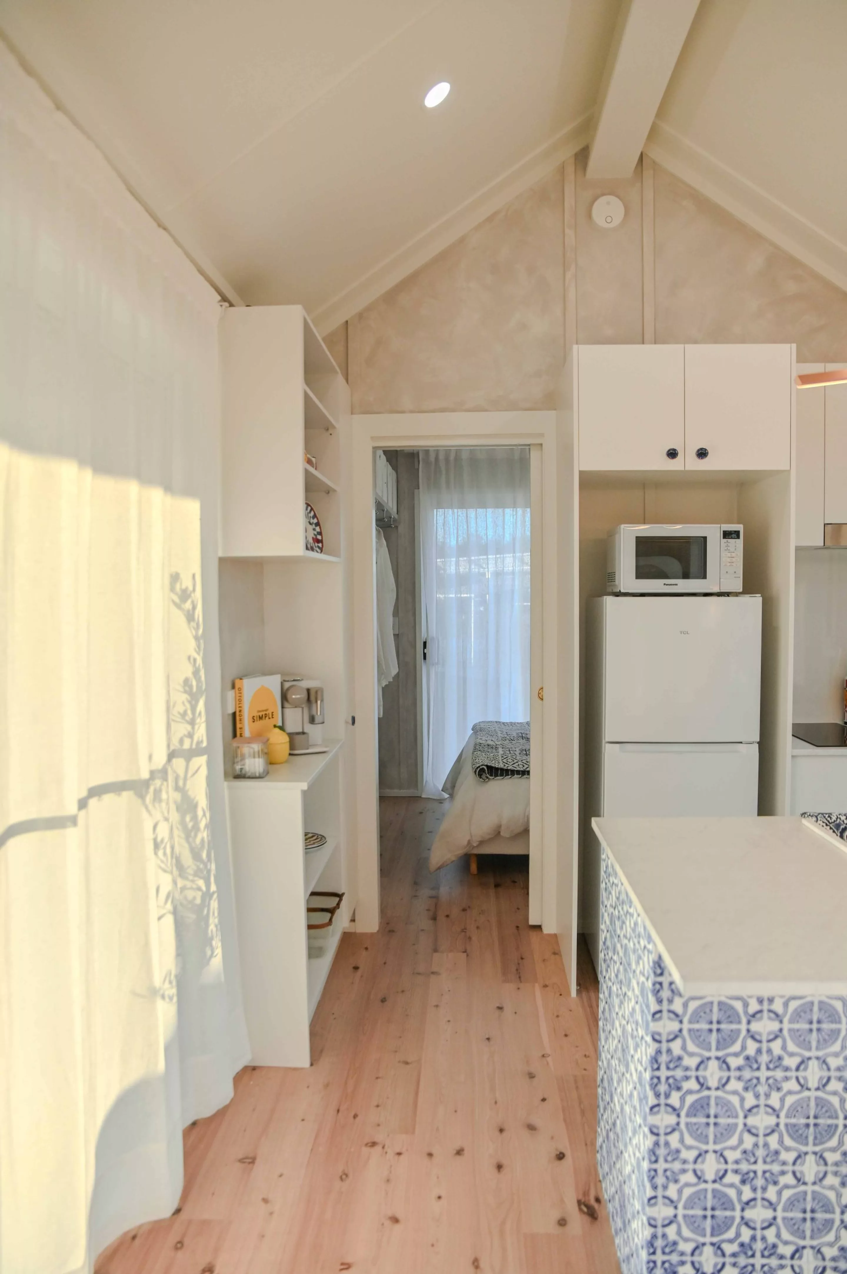 cuisine tiny house double avec une terrasse Bowerbird par Unplgd Tiny Homes cuisine tiny house double avec une terrasse Bowerbird par Unplgd Tiny Homes
