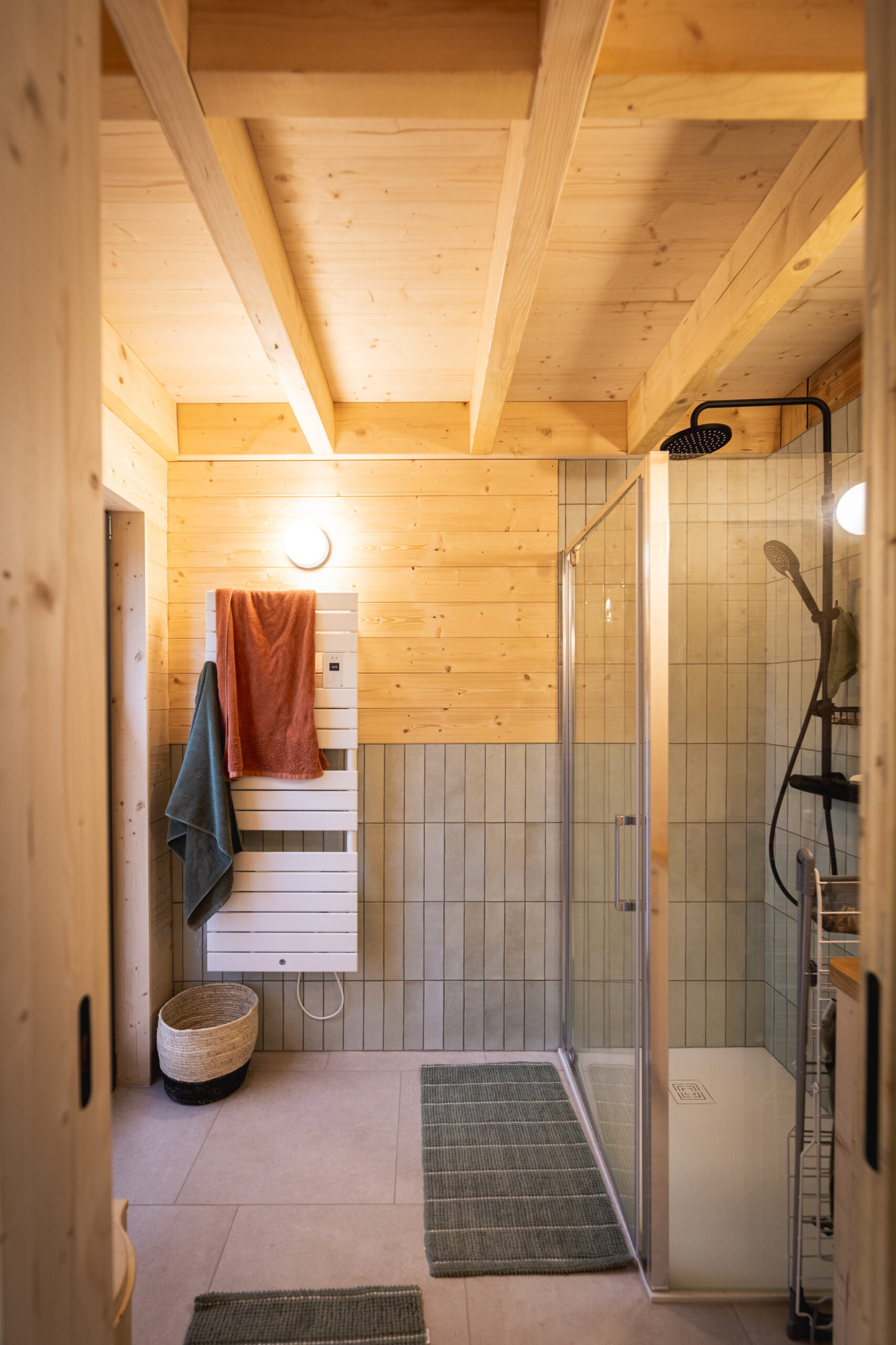 salle de bain petite maison 40m2 préfabriquée en Alsace par ÜTE salle de bain petite maison 40m2 préfabriquée en Alsace par ÜTE