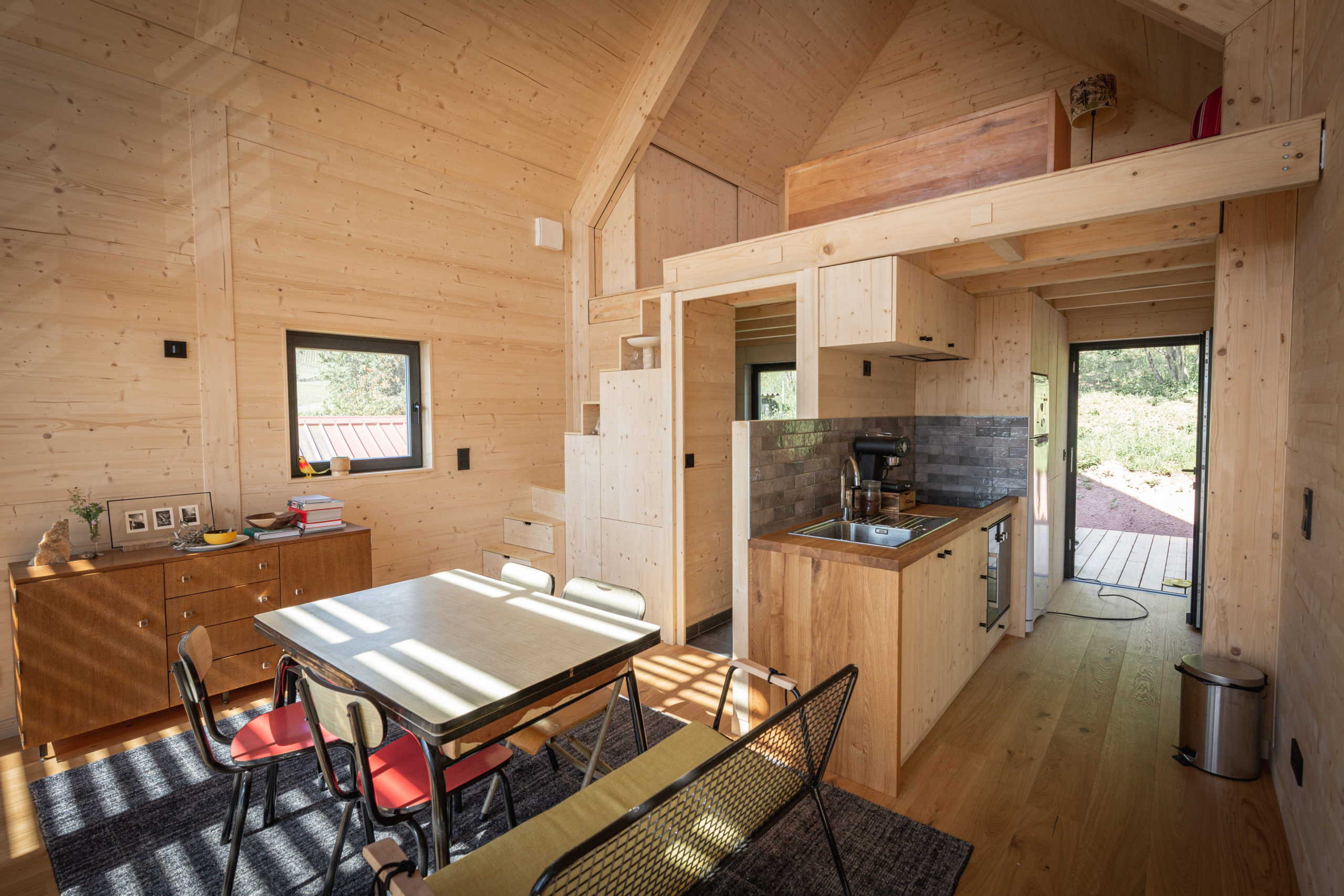 cuisine et salle à manger petite maison 40m2 préfabriquée en Alsace par ÜTE cuisine et salle à manger petite maison 40m2 préfabriquée en Alsace par ÜTE