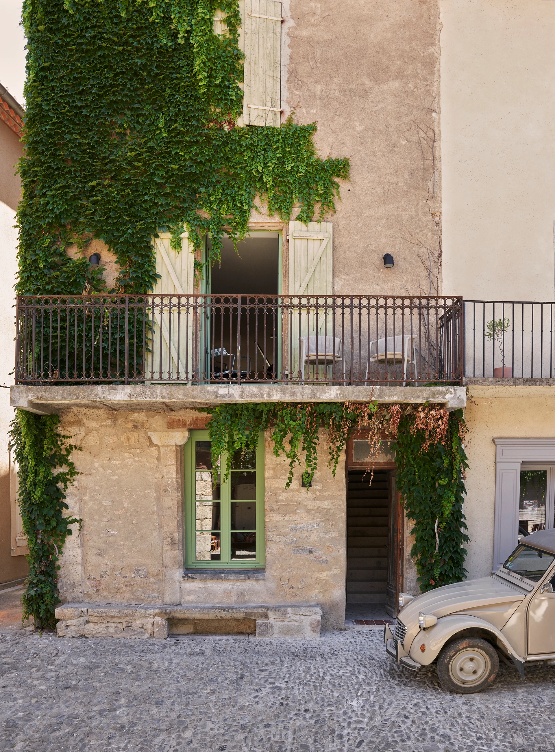 maison de village en pierres rénovée par Vipp à Lagrasse maison de village en pierres rénovée par Vipp à Lagrasse