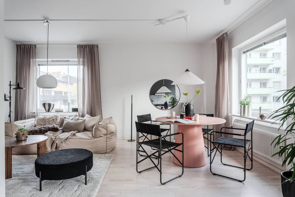 salon et salle à manger avec table ronde rose deux-pièces 55m2 salon et salle à manger avec table ronde rose deux-pièces 55m2