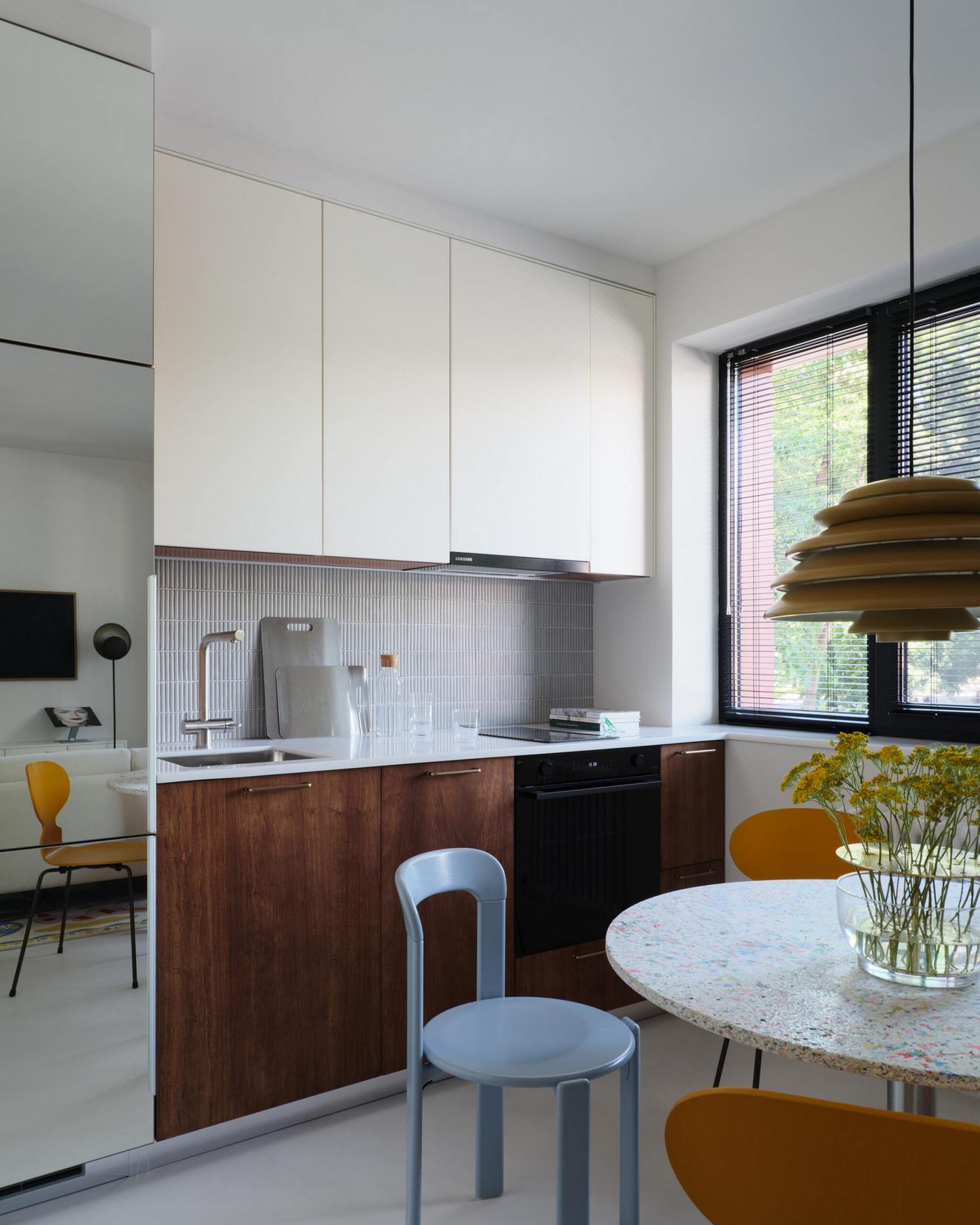 cuisine blanche décoration design et colorée studio 36m2