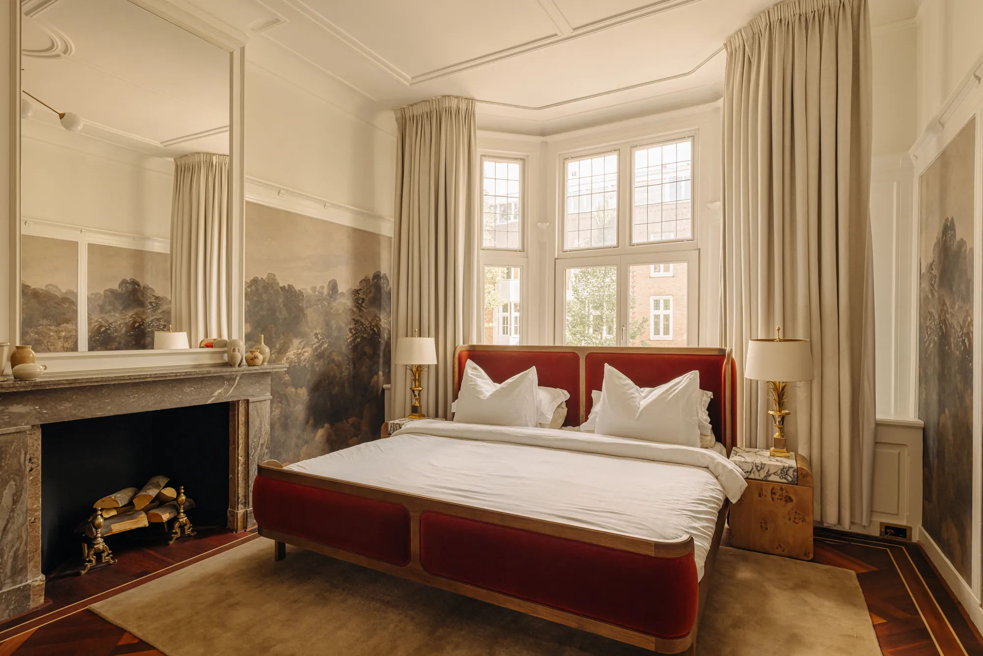 chambre avec papier-peint panormique Zuber appartement décoration classique chic