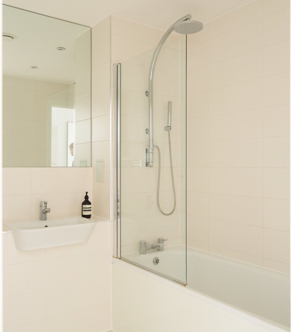 salle de bain moderne beige