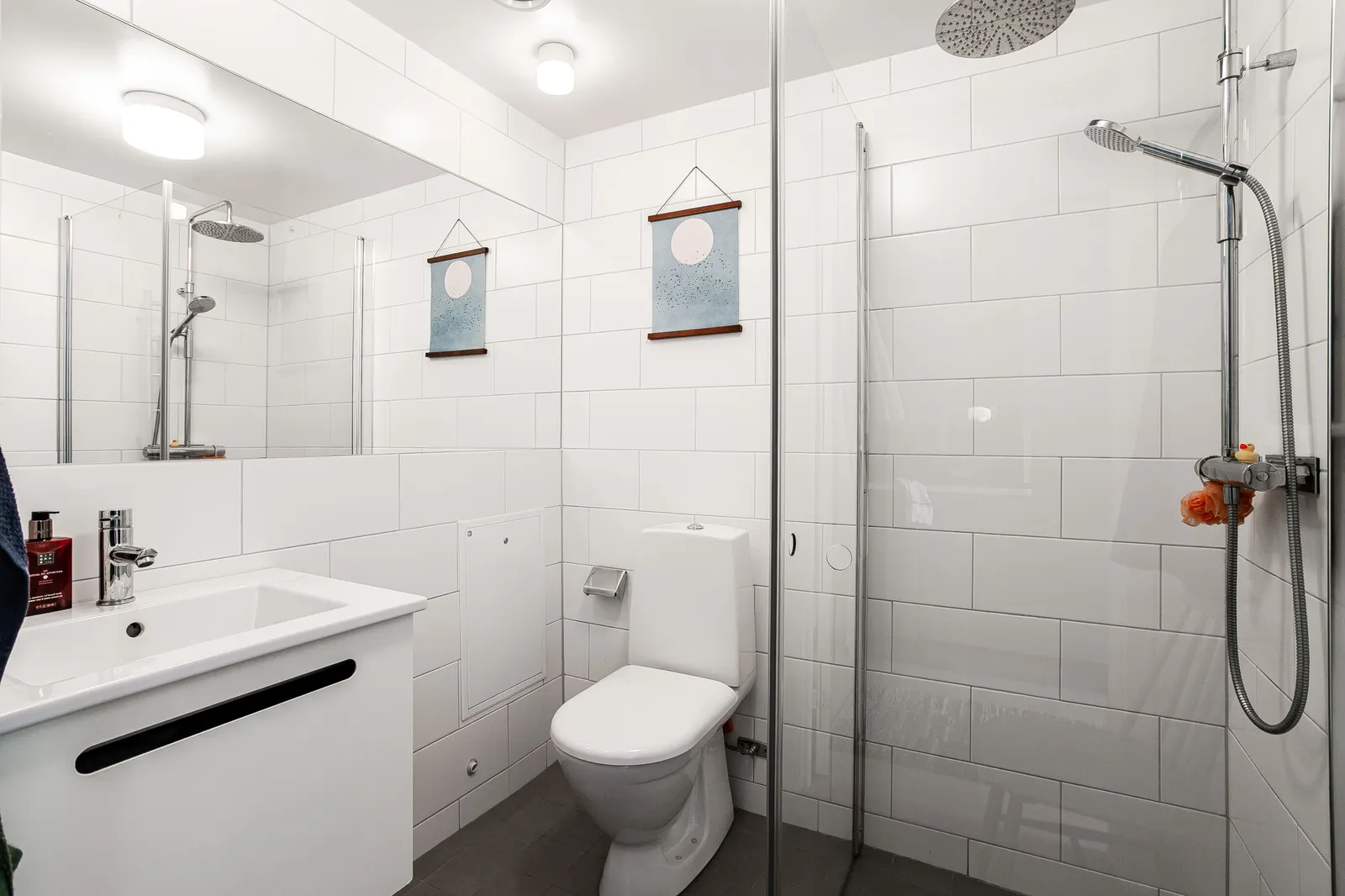 salle de bain blanche