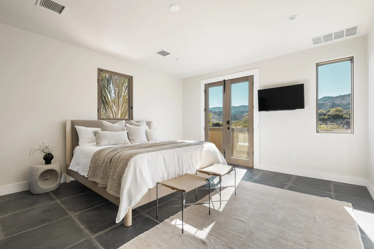 chambre décoration naturelle maison en pierres Casa Mallorca Bobby Berk chambre décoration naturelle maison en pierres Casa Mallorca Bobby Berk