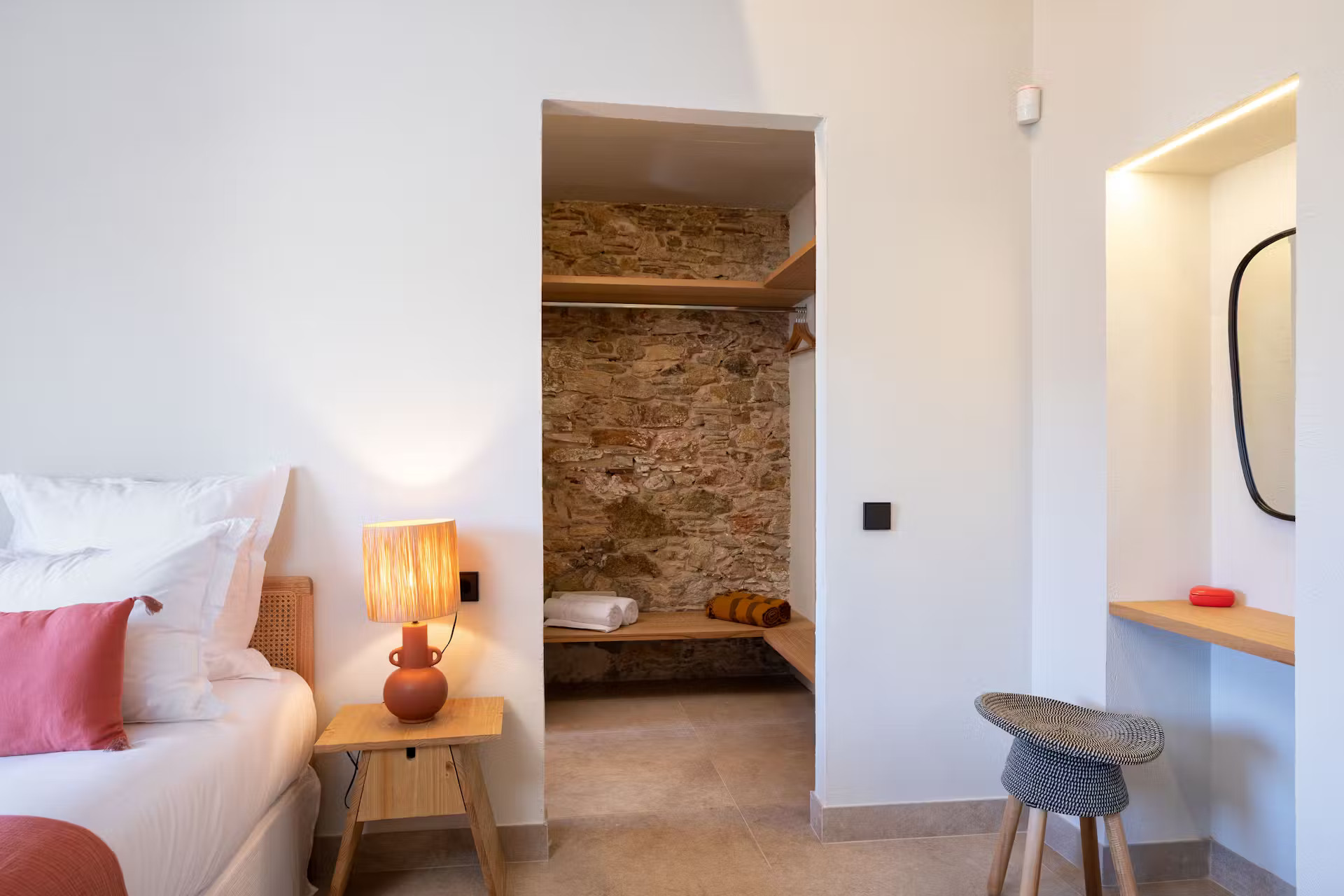 chambre maison de ville rénovée avec petit piscine moins de 10m2 Casa Alegria chambre maison de ville rénovée avec petit piscine moins de 10m2 Casa Alegria