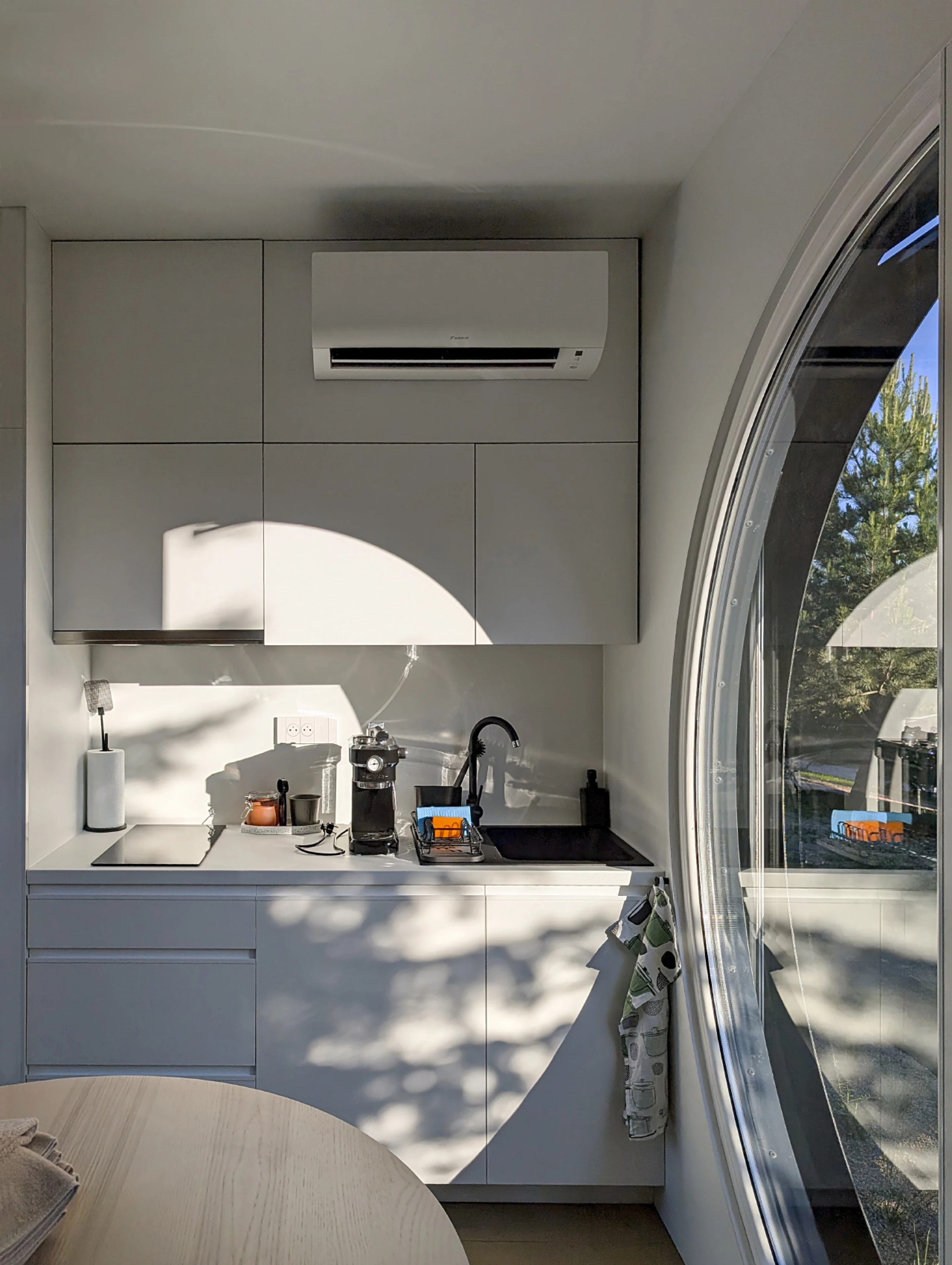 cuisine petite maison de 24m2 design et hors reseaux Ecocapsule Box cuisine petite maison de 24m2 design et hors reseaux Ecocapsule Box