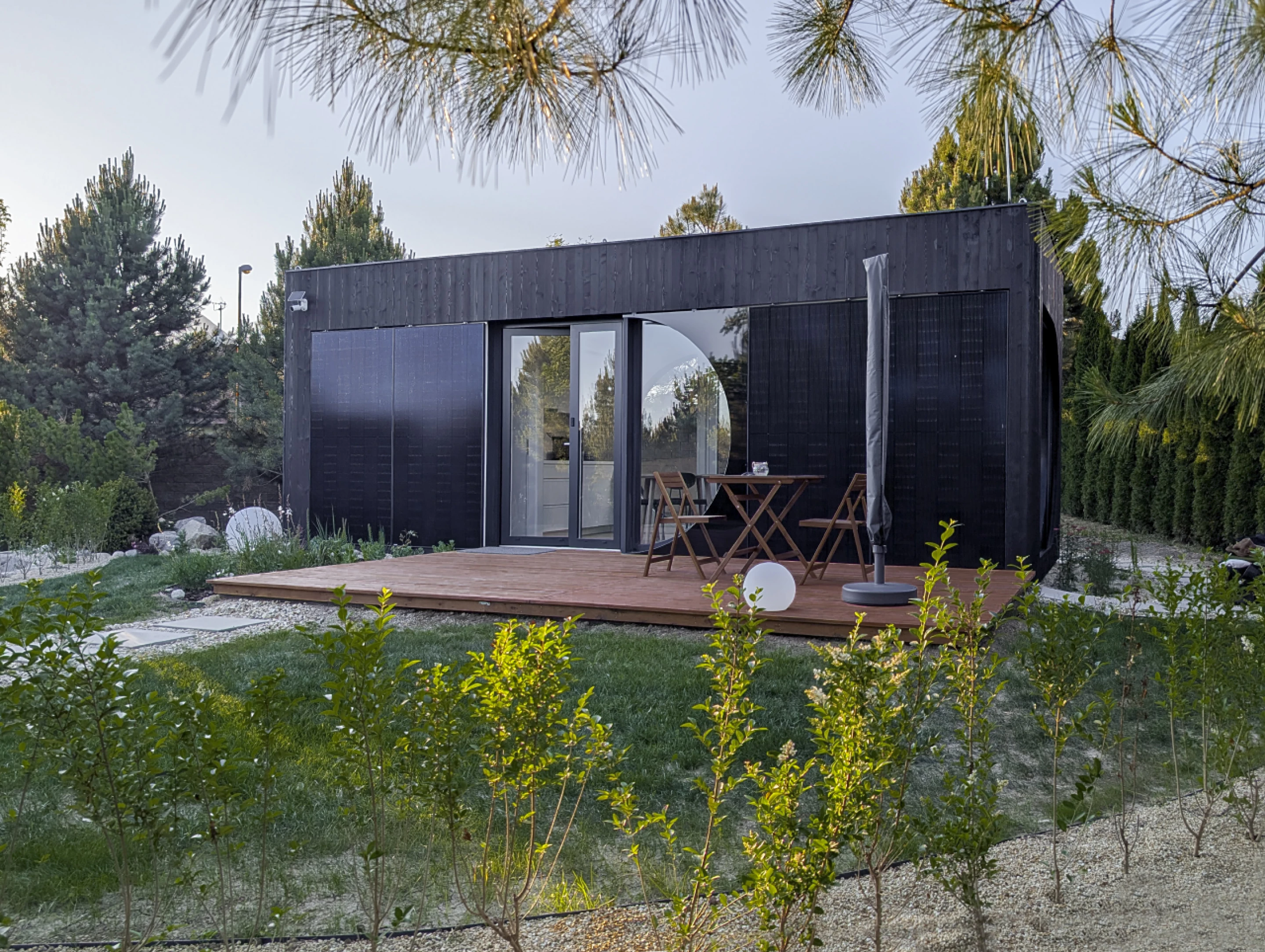 petite maison de 24m2 design et hors reseaux Ecocapsule Box petite maison de 24m2 design et hors reseaux Ecocapsule Box