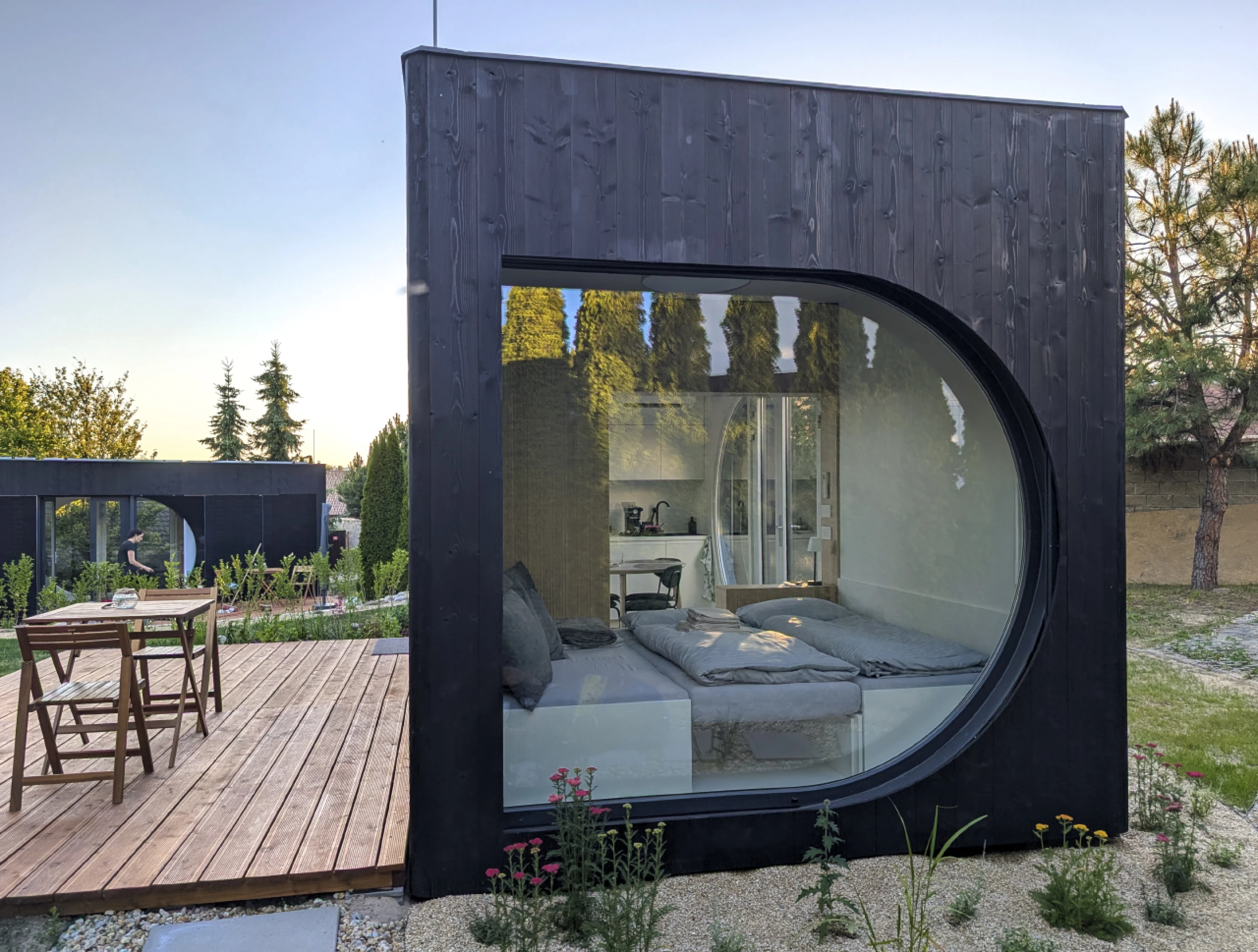 petite maison de 24m2 design et hors reseaux Ecocapsule Box petite maison de 24m2 design et hors reseaux Ecocapsule Box