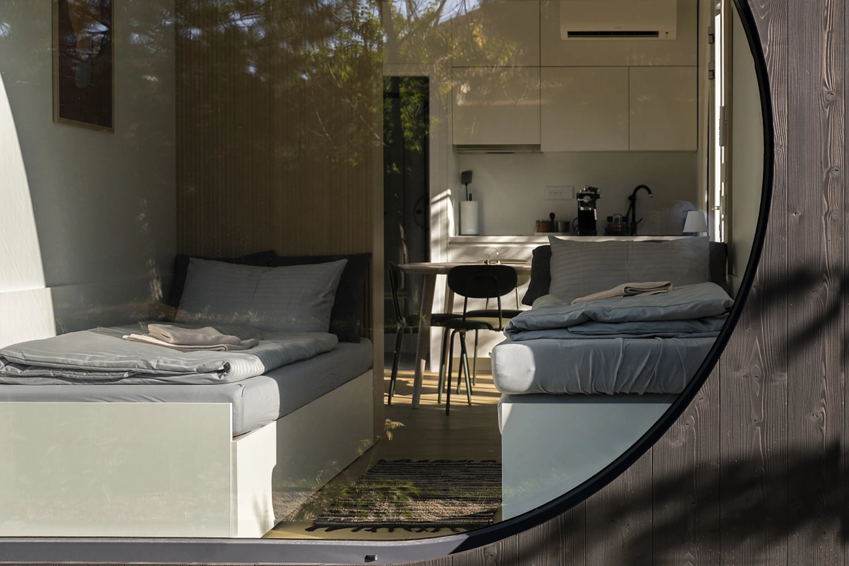 petite maison de 24m2 design et hors reseaux Ecocapsule Box petite maison de 24m2 design et hors reseaux Ecocapsule Box