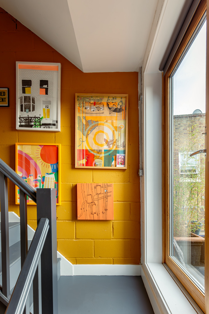 escalier maison pop sur trois niveaux rénovée par architectes Londres escalier maison pop sur trois niveaux rénovée par architectes Londres