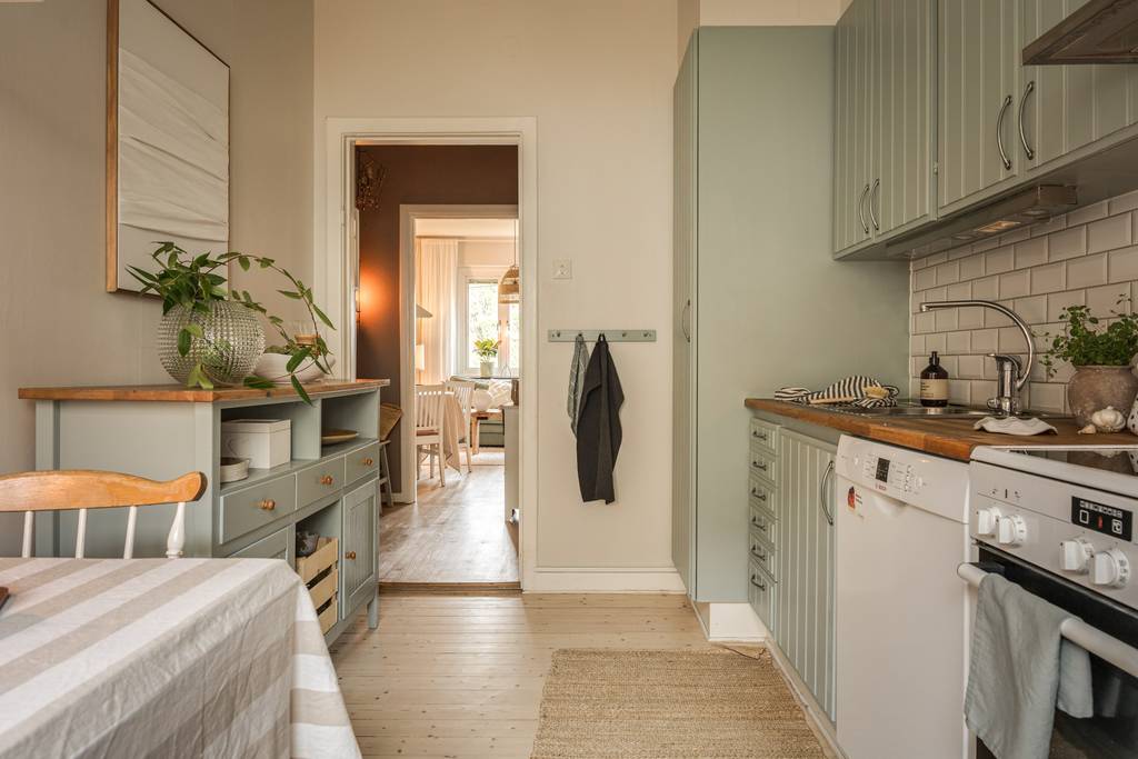 cuisine décoration verte et beige deux-pièces de 50m2 cuisine décoration verte et beige deux-pièces de 50m2
