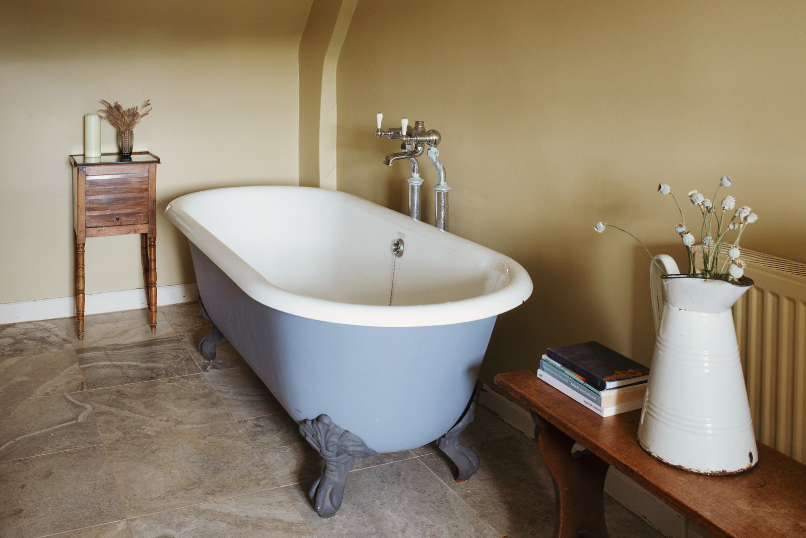 salle de bain avec baignoire pattes de lion rétro salle de bain avec baignoire pattes de lion rétro