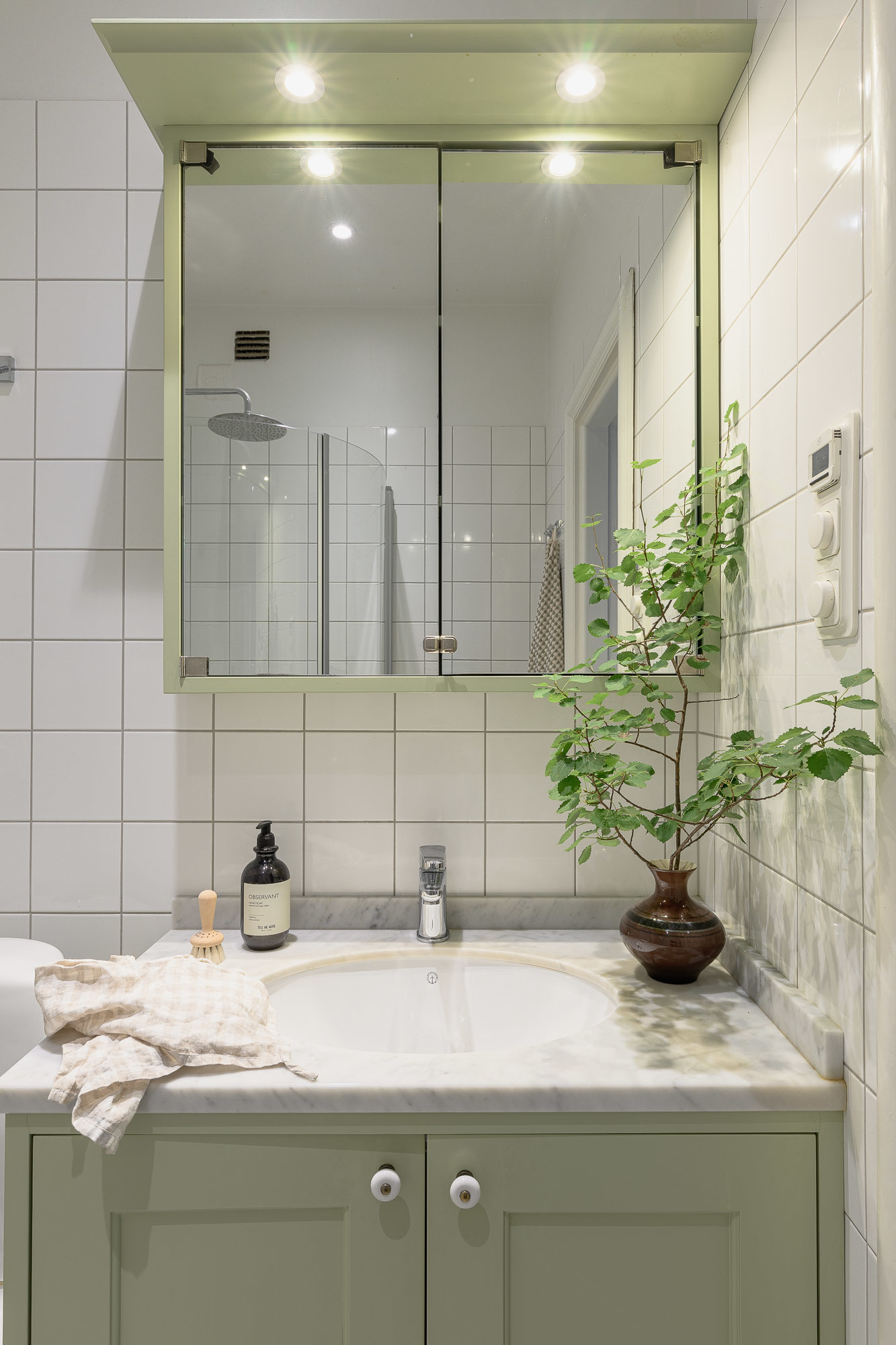 salle de bain meuble vert pâle style campagne chic salle de bain meuble vert pâle style campagne chic