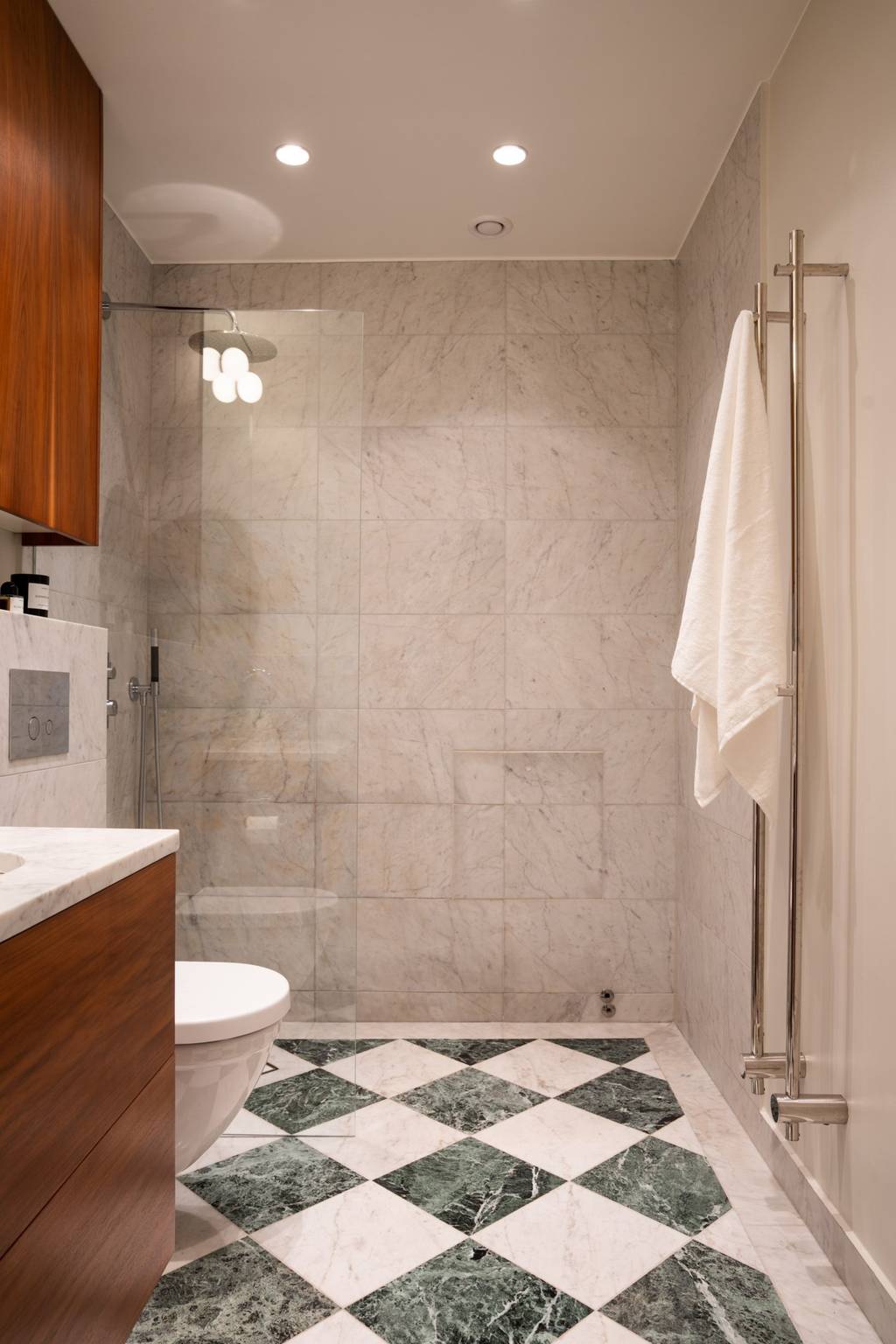 salle de bain marbre sol à damier blanc et vert salle de bain marbre sol à damier blanc et vert