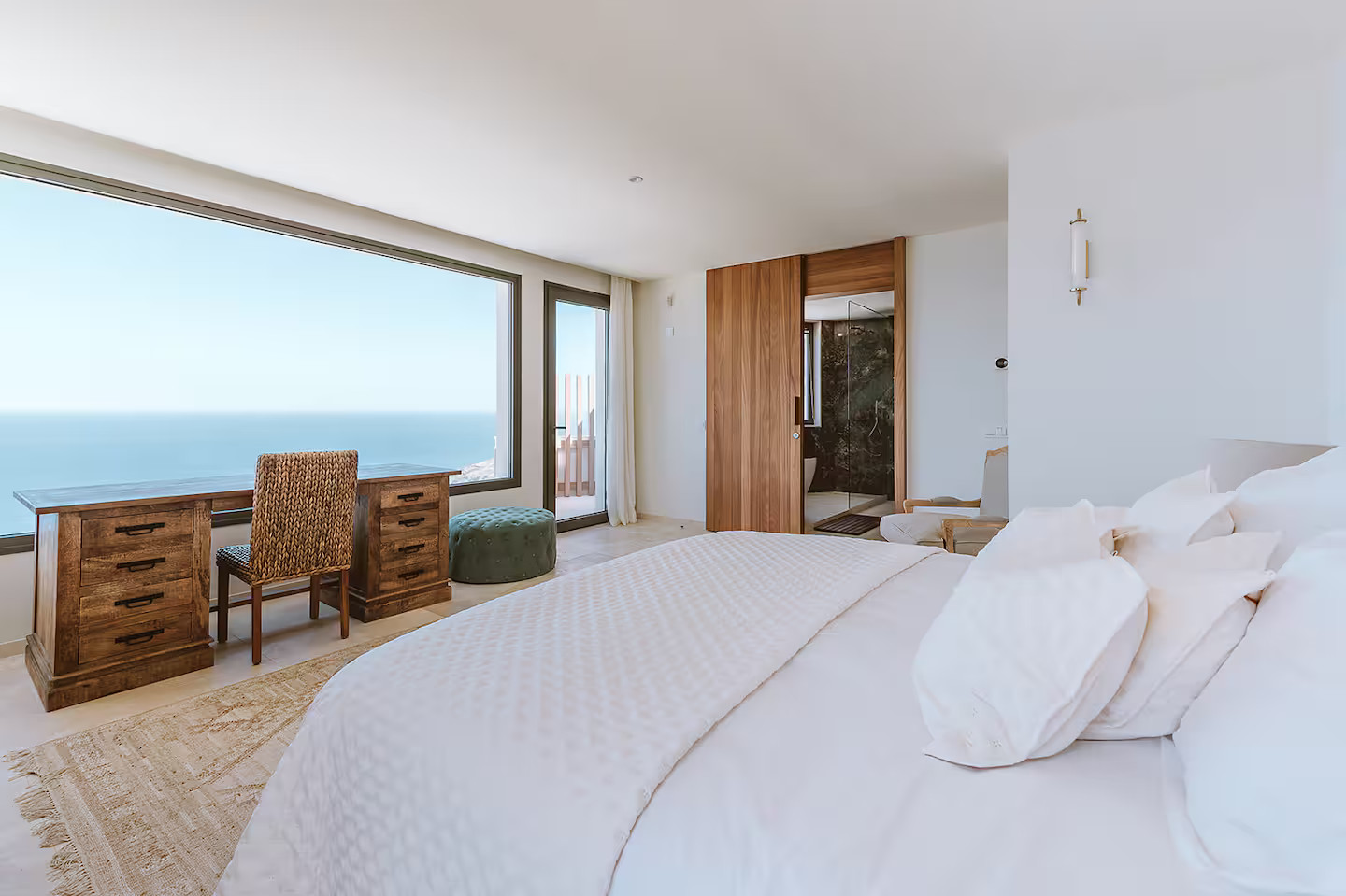 chambre avec baie vitrée vue mer décoration contemporaine chambre avec baie vitrée vue mer décoration contemporaine