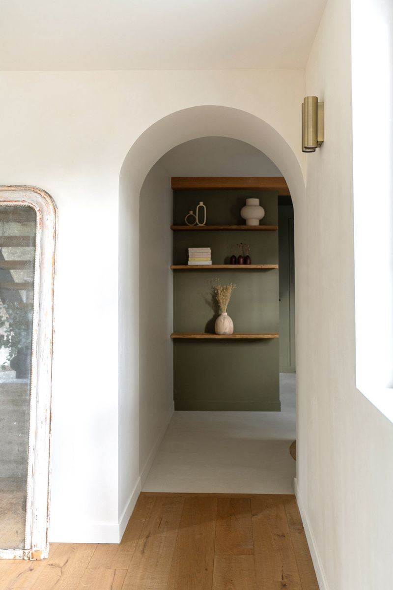 entrée ouverture cintrée décoration contemporaine maison rénovée ancien corps de ferme entrée ouverture cintrée décoration contemporaine maison rénovée ancien corps de ferme