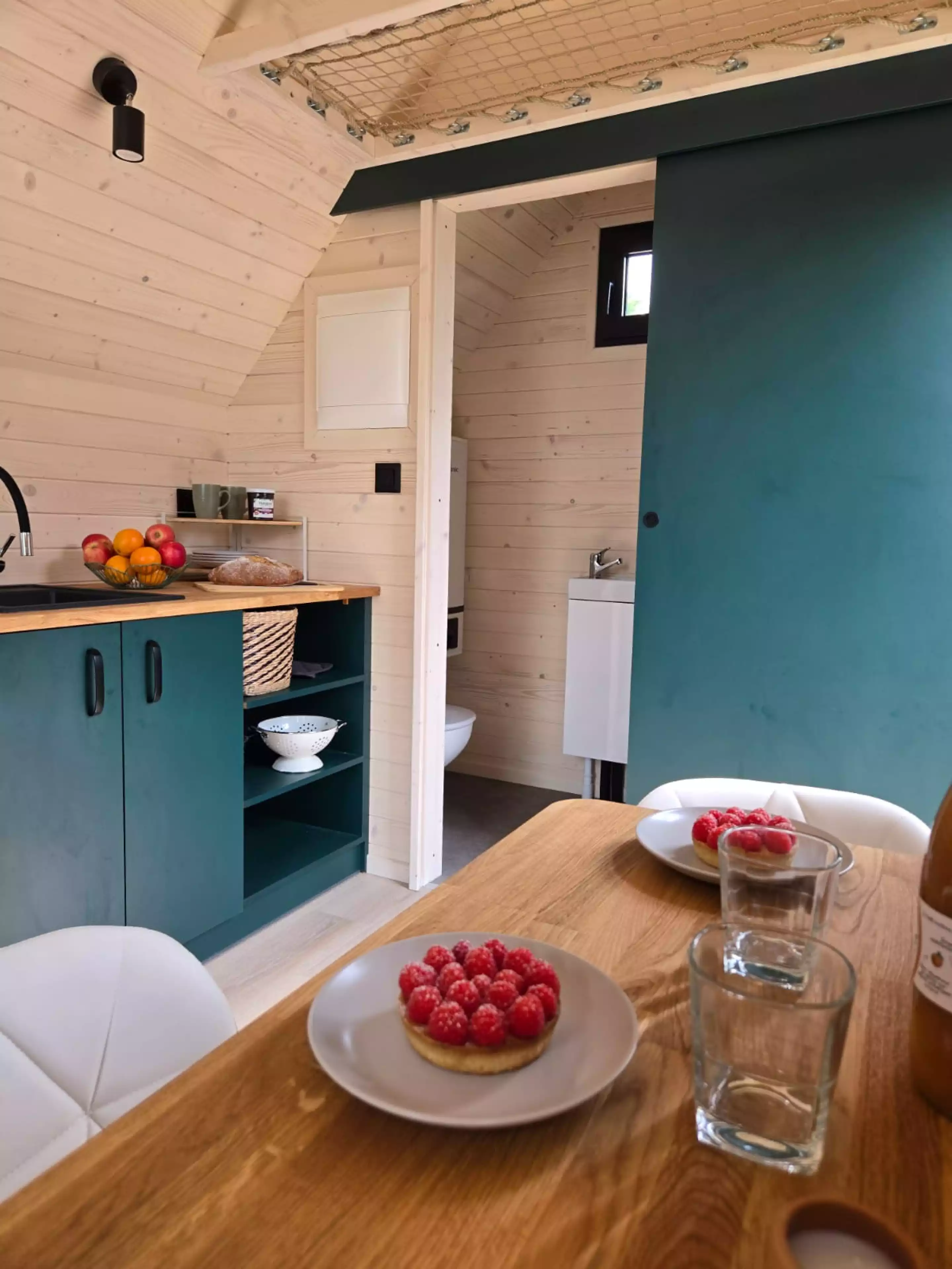cuisine tiny house française Quadrapol de 12m2 Le Nid Luxe cuisine tiny house française Quadrapol de 12m2 Le Nid Luxe