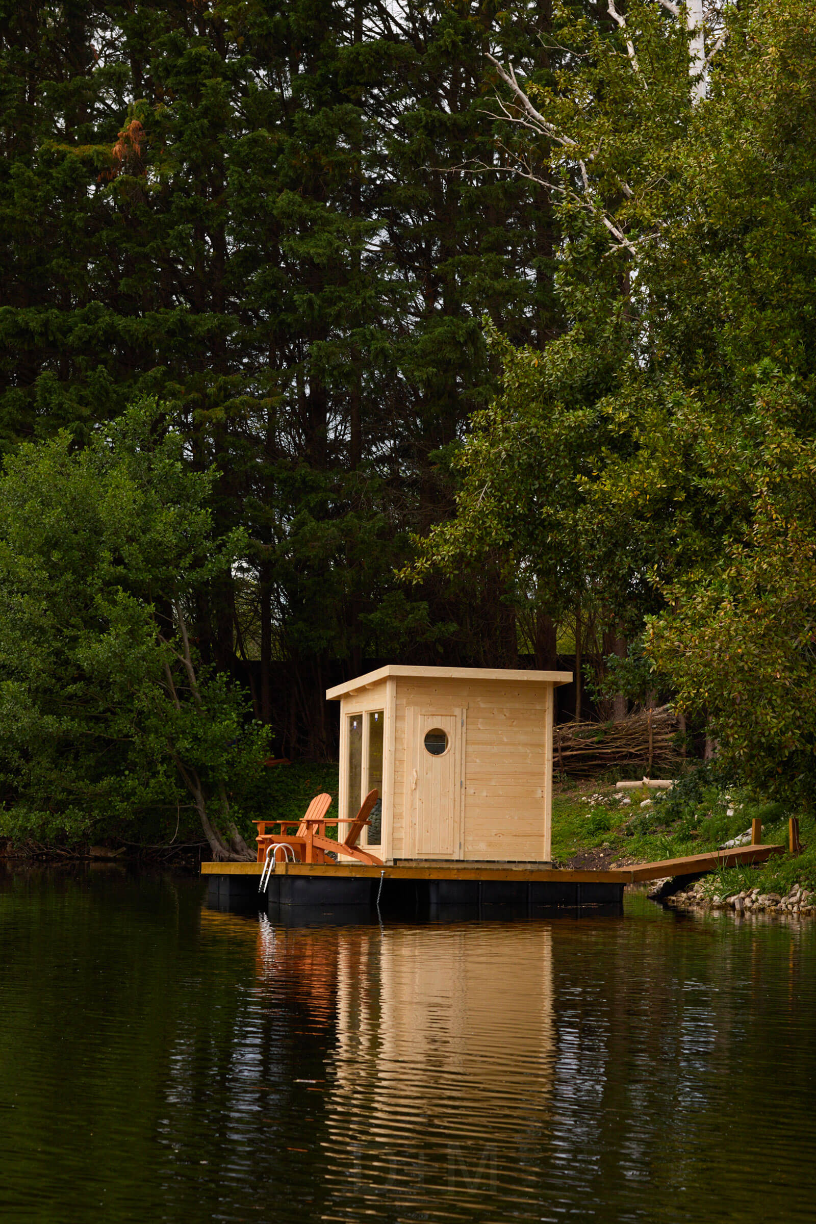 sauna sur ponton bois bord de lac maison de campagne Velvet House