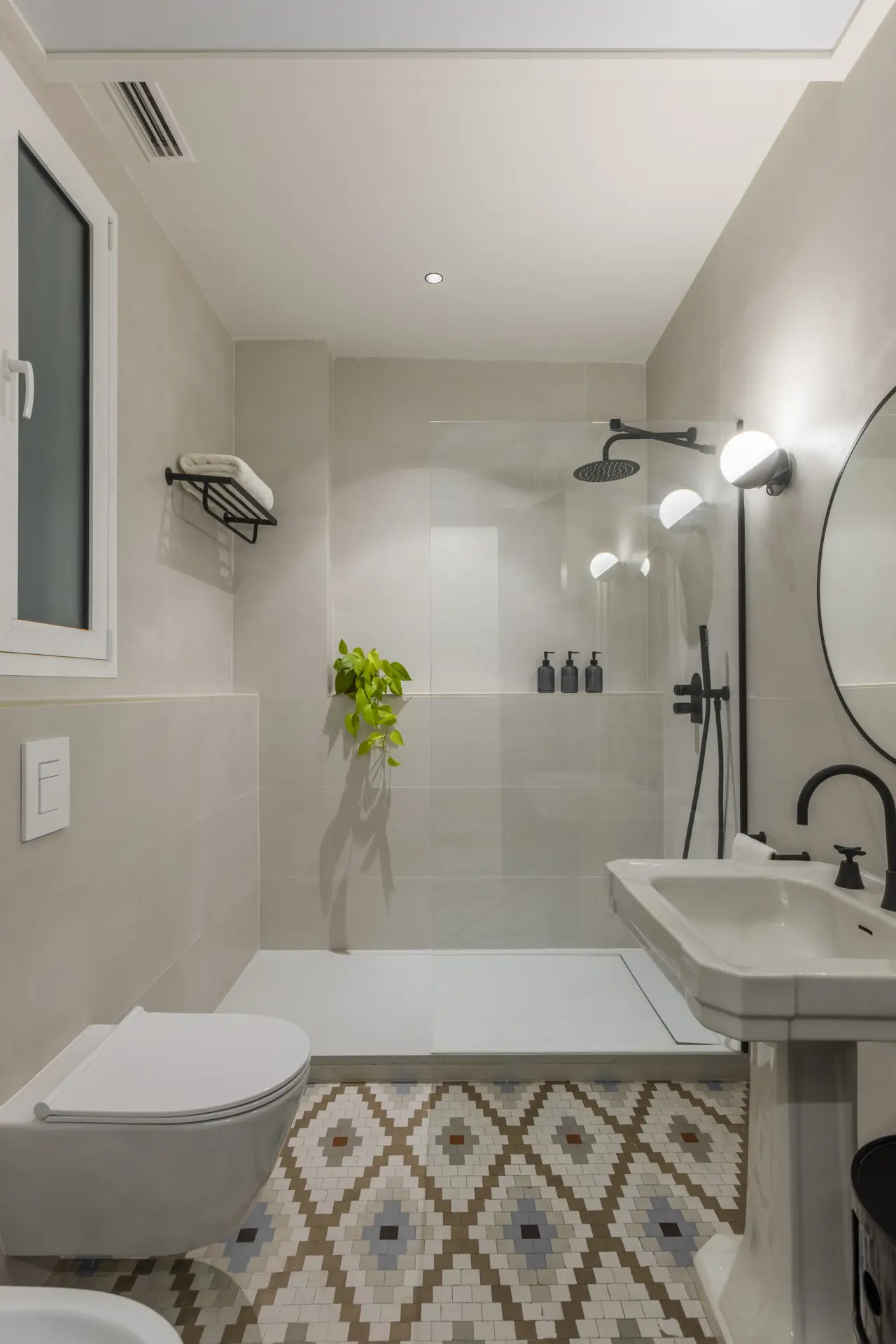 salle de bain moderne appartement rénové sol céramique Nolla salle de bain moderne appartement rénové sol céramique Nolla
