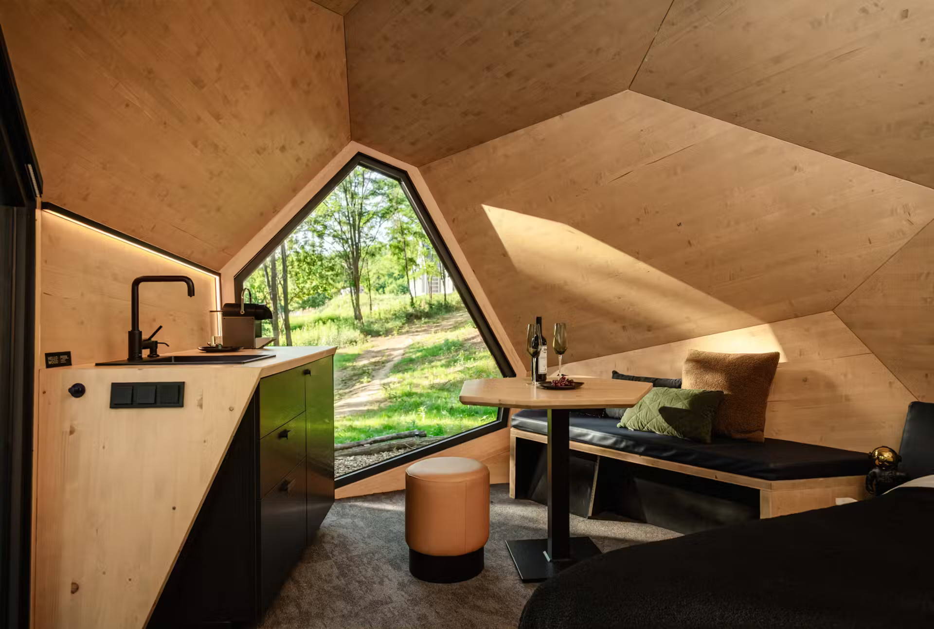 intérieur bois tiny house Pebl Grand par Hello Wood intérieur bois tiny house Pebl Grand par Hello Wood