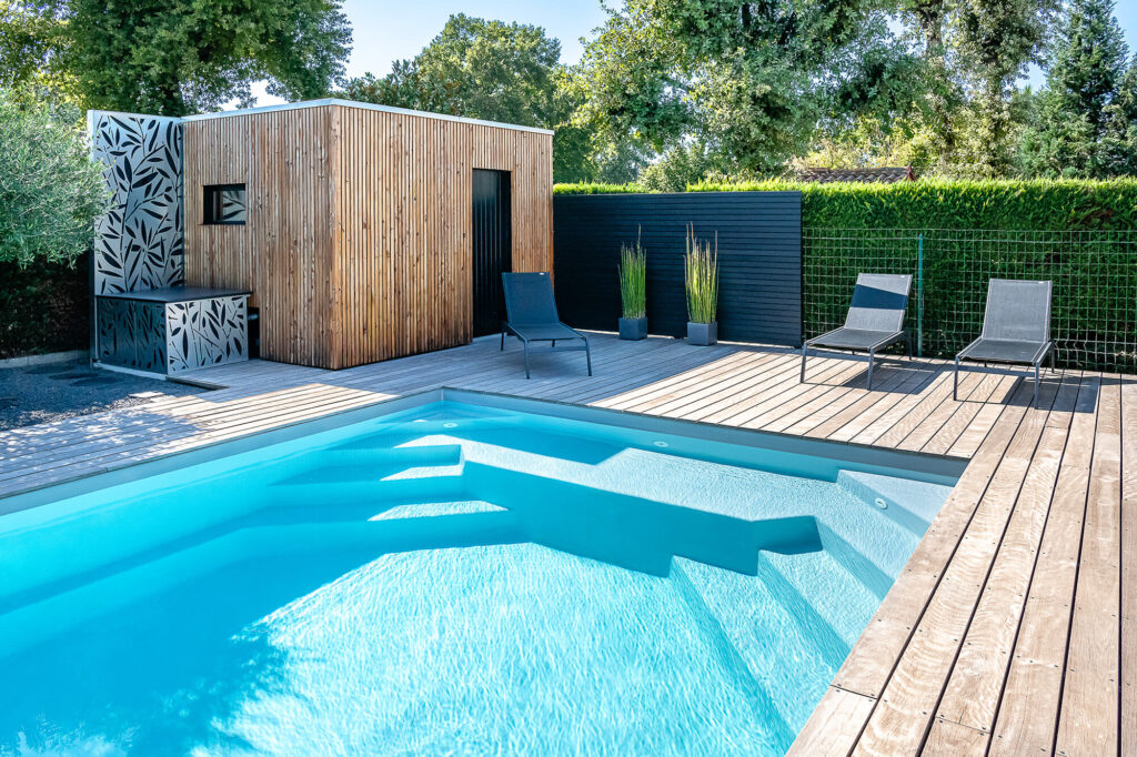 terrasse bois avec piscine