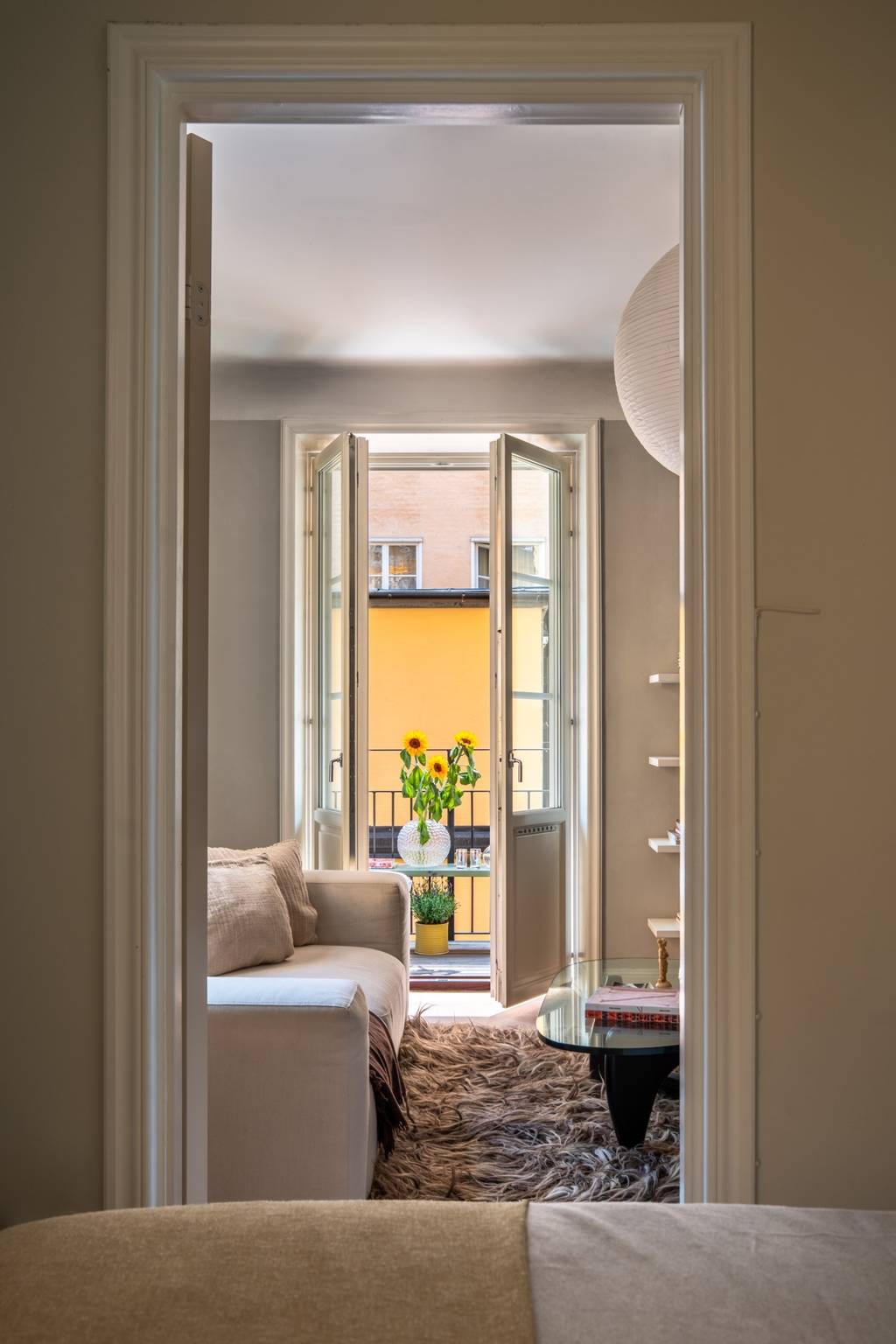 chambre petit appartement donnant sur salon