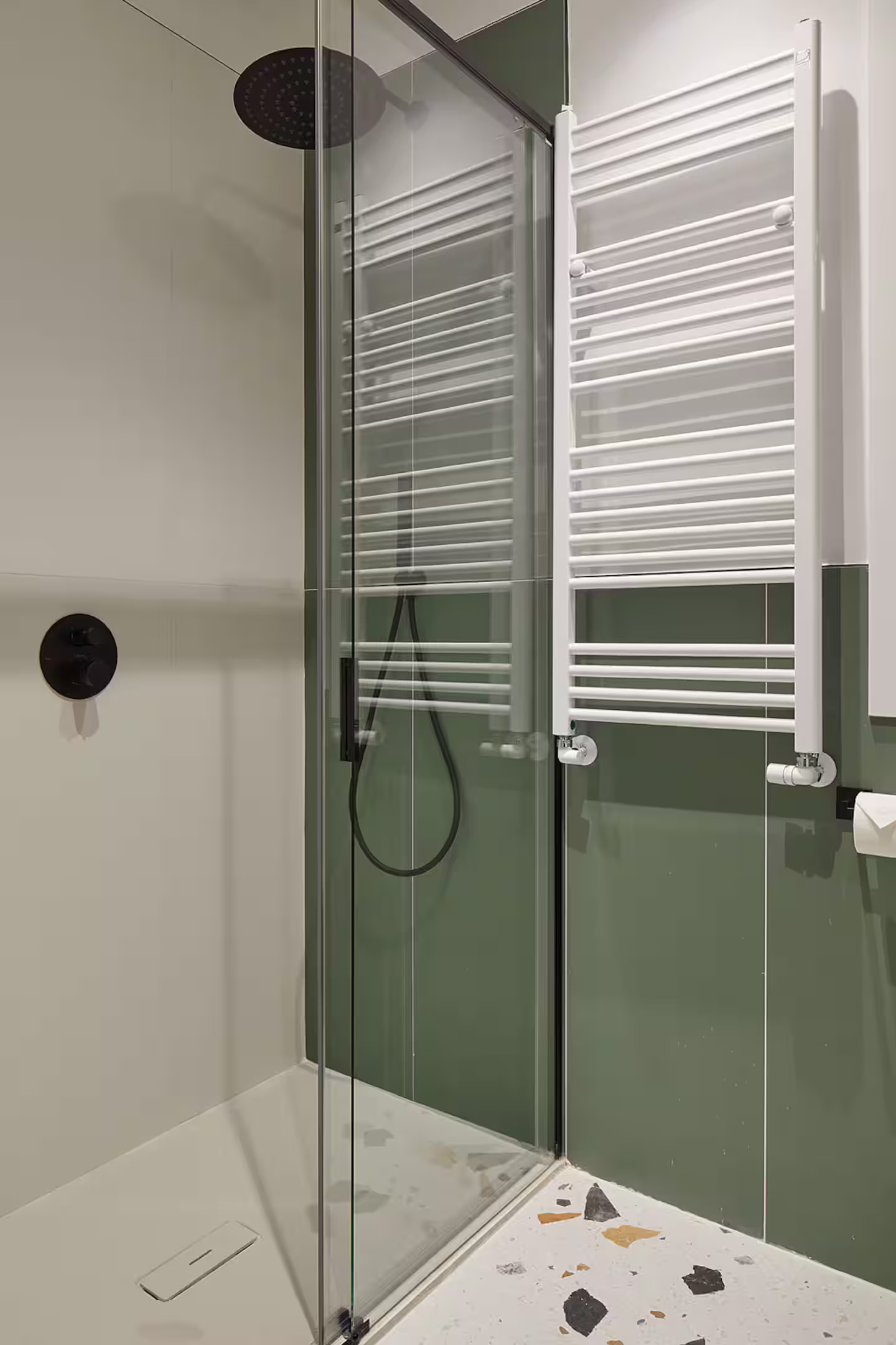 salle de bain carrelage vert et terrazzo salle de bain carrelage vert et terrazzo
