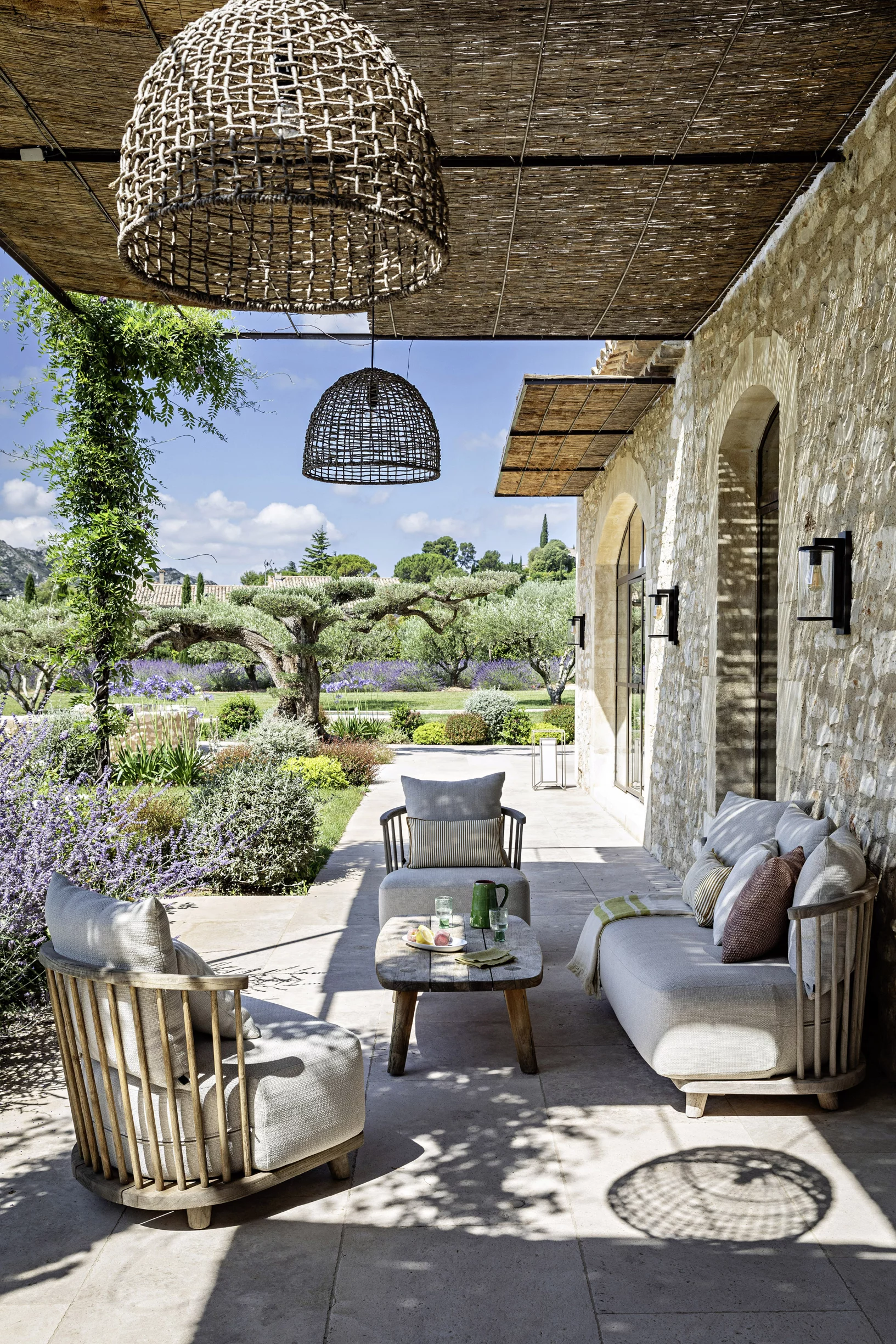 terrasse maison en pierres Provence décoration contemporaine terrasse maison en pierres Provence décoration contemporaine