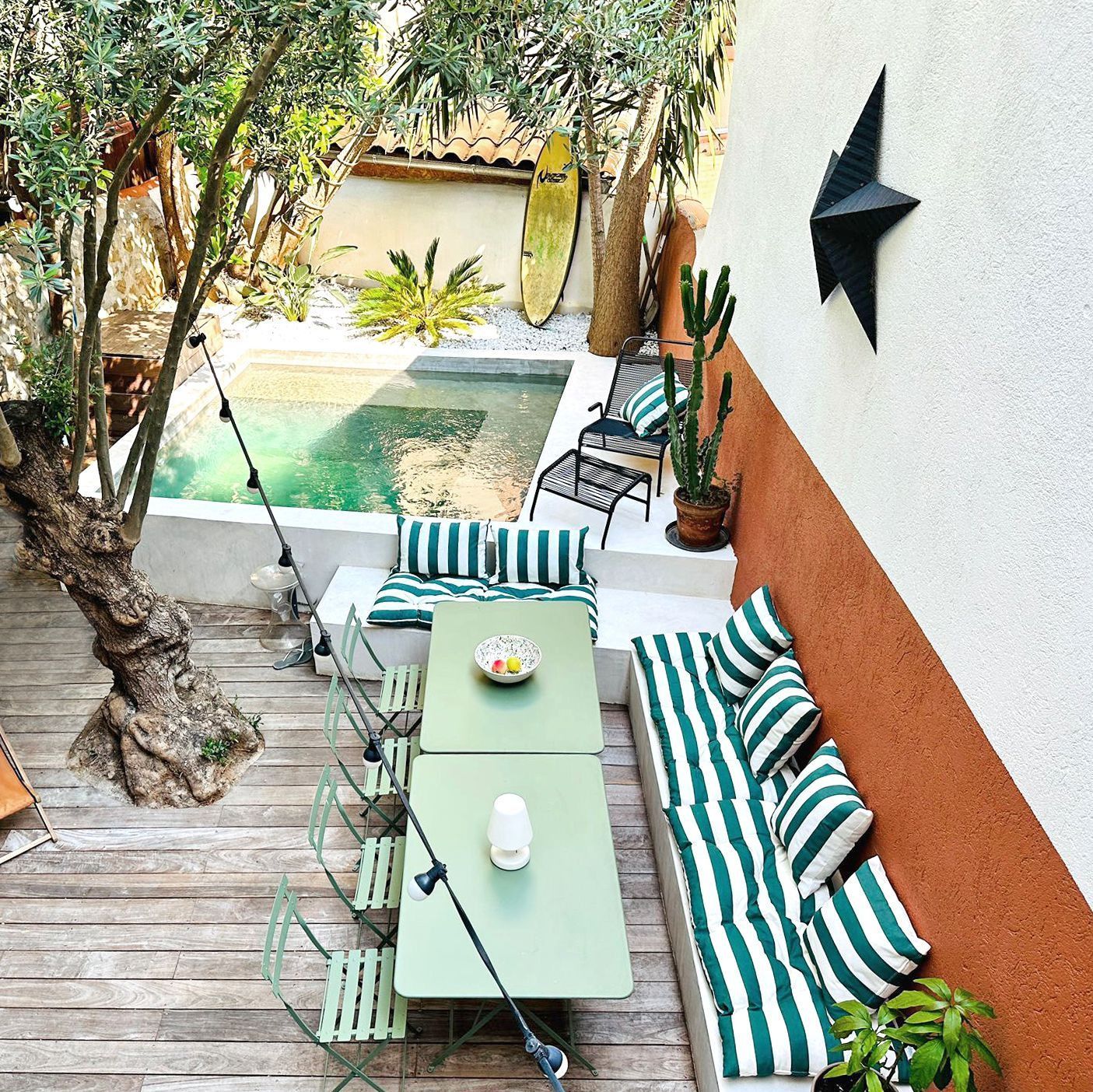 jardin de ville avec mini piscine moins de 10m2 et terrasse décoration contemporaine