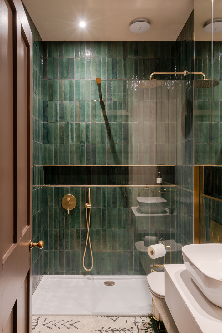 salle de bain carrelage vert