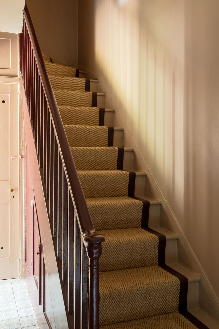 escalier avec tapis charmante maison géorgienne du 19e siècle