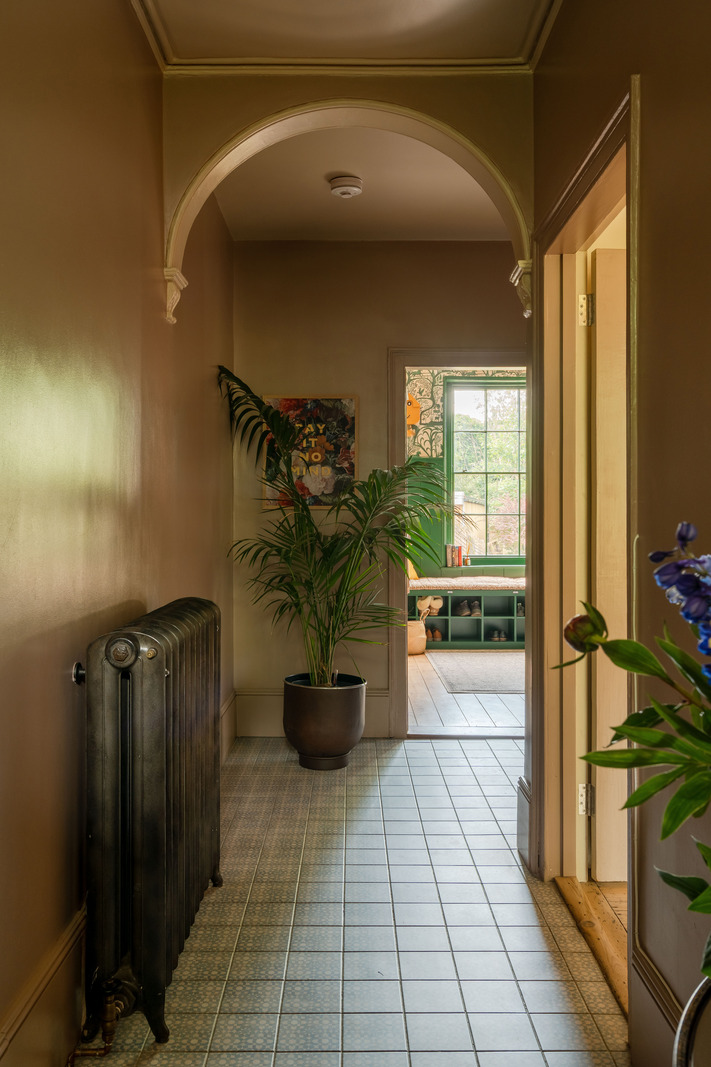 entrée avec radiateur ancien charmante maison géorgienne du 19e siècle