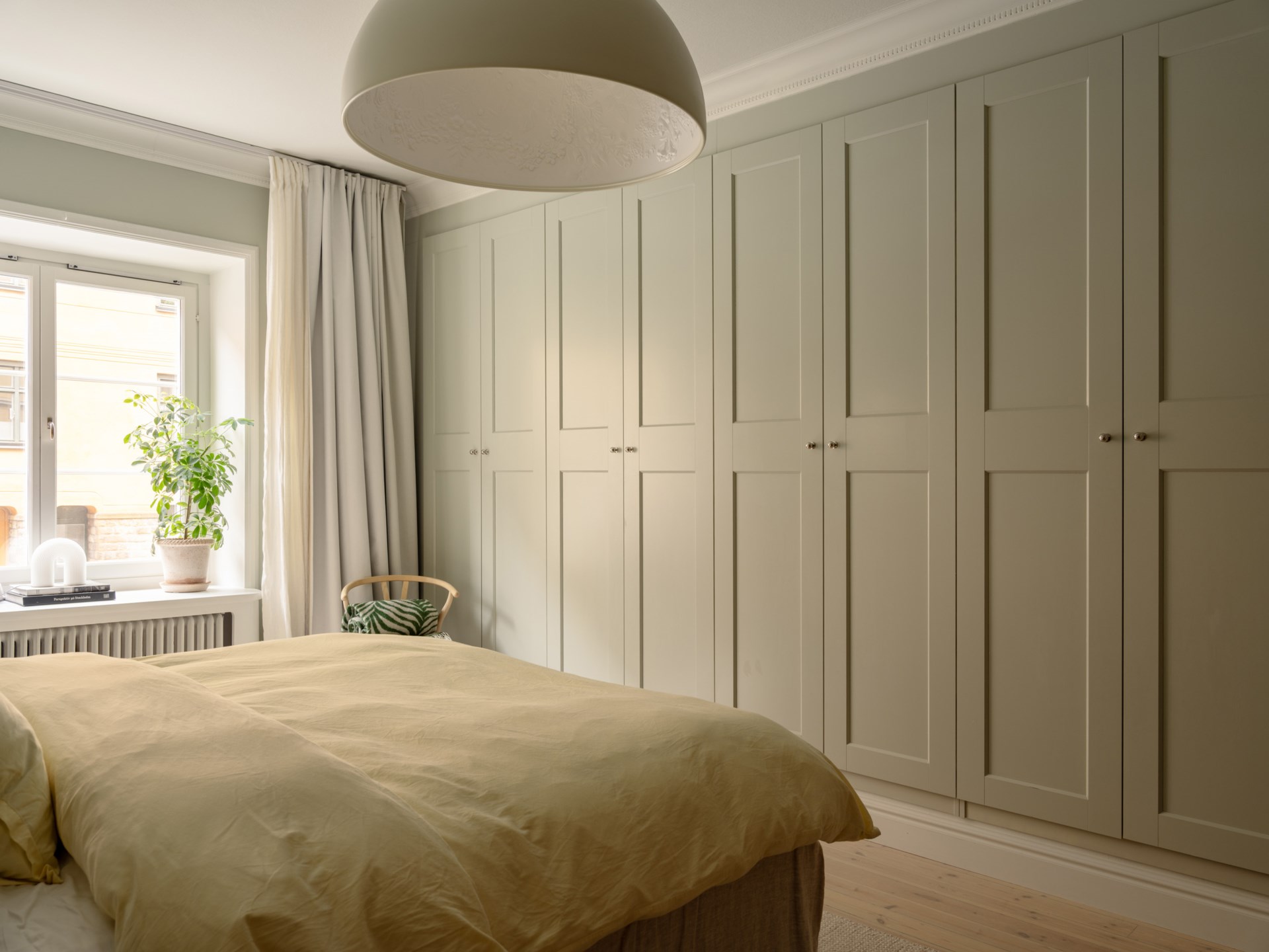 chambre murs verts pâles décoration scandinave