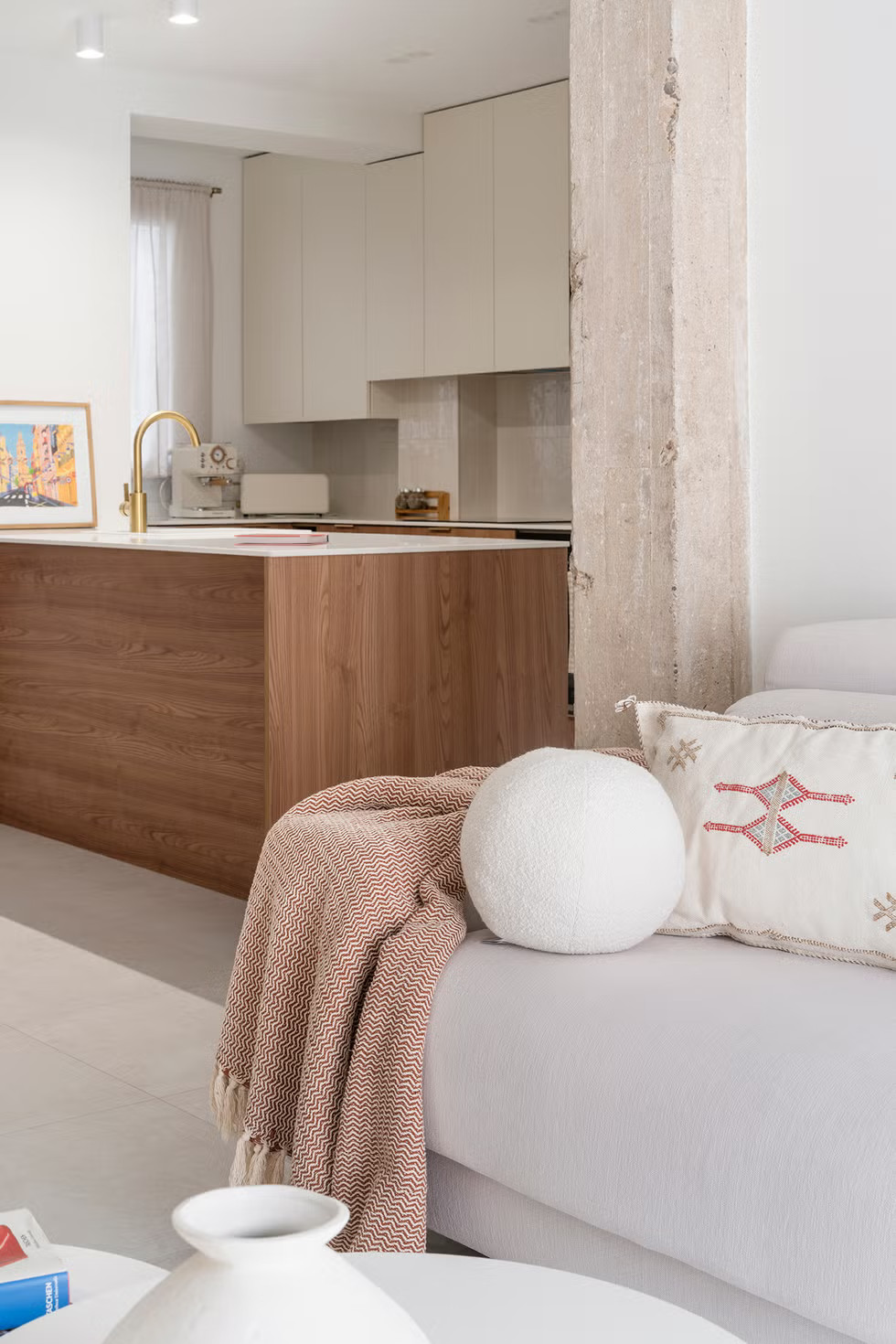 salon avec cuisine ouverte appartement 70m2